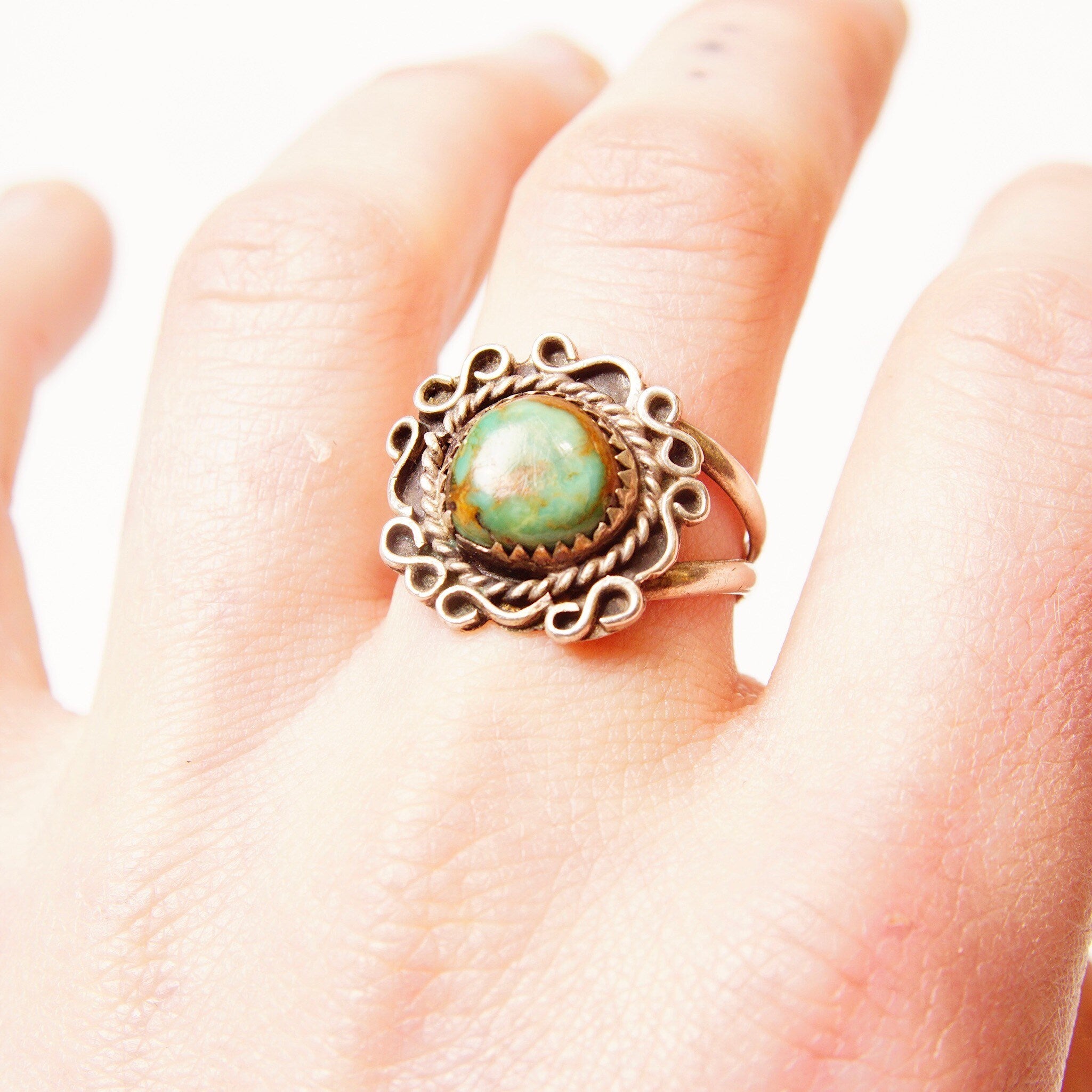 Vintage Signed Navajo E.J Little Sterling Silver Green Turquoise Cabochon Ring, Embellished Silver Setting, Split Prong Band, Size 10 US