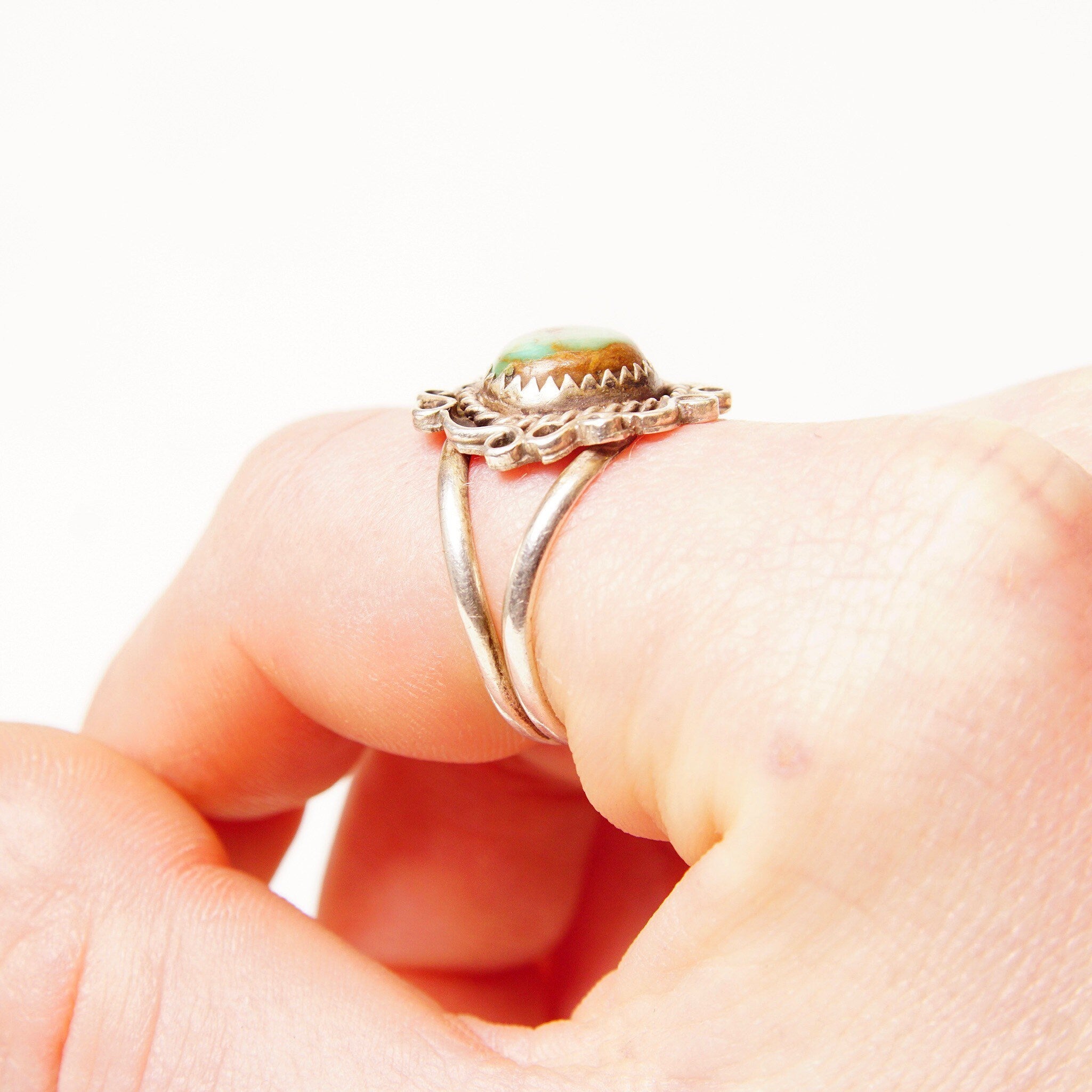 Vintage Signed Navajo E.J Little Sterling Silver Green Turquoise Cabochon Ring, Embellished Silver Setting, Split Prong Band, Size 10 US
