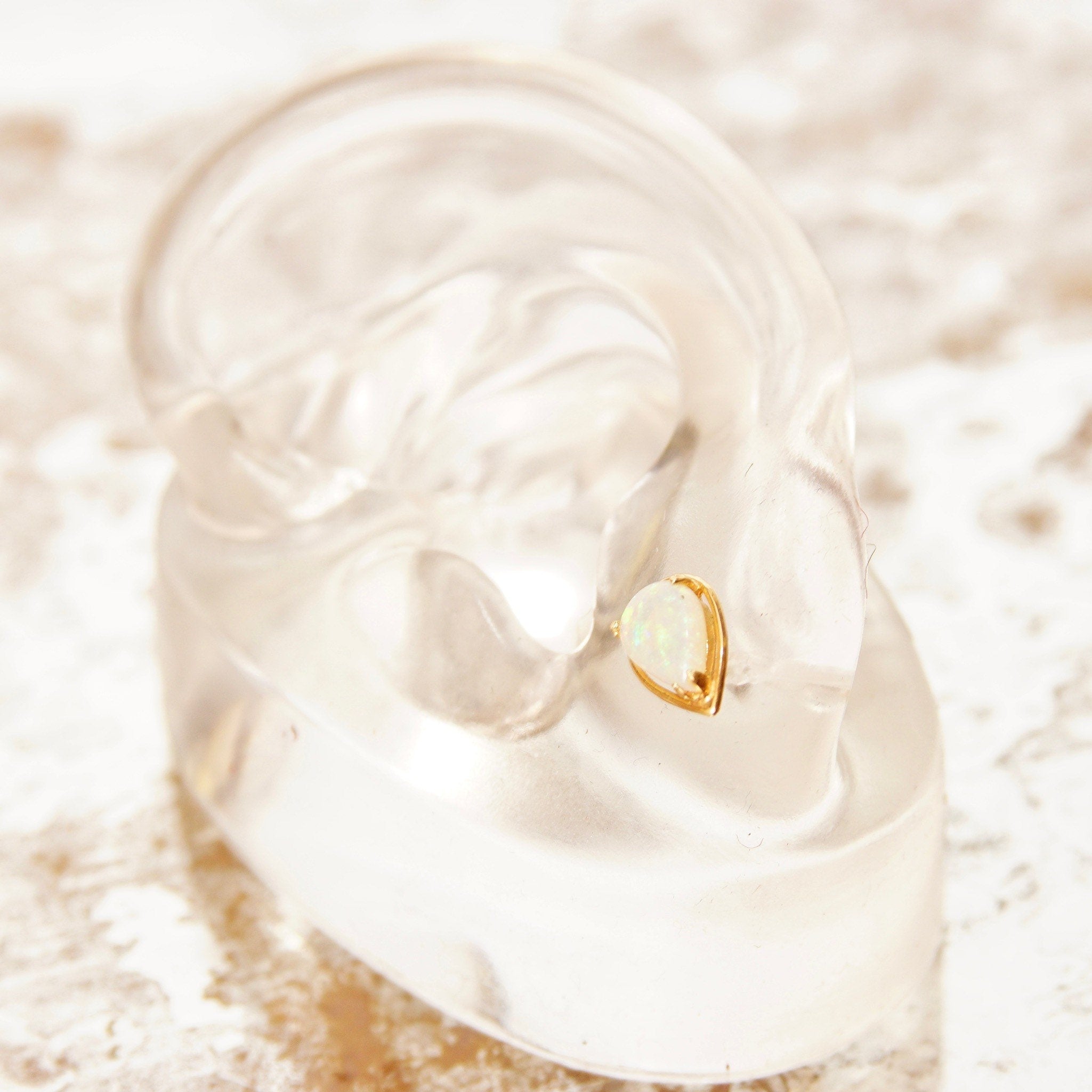 Vintage 14K Gold Teardrop Opal Halo Stud Earrings, Minimalist Studs, White Opal Gemstone, Dainty Gold Earrings, Pear-Shaped Studs, 10mm