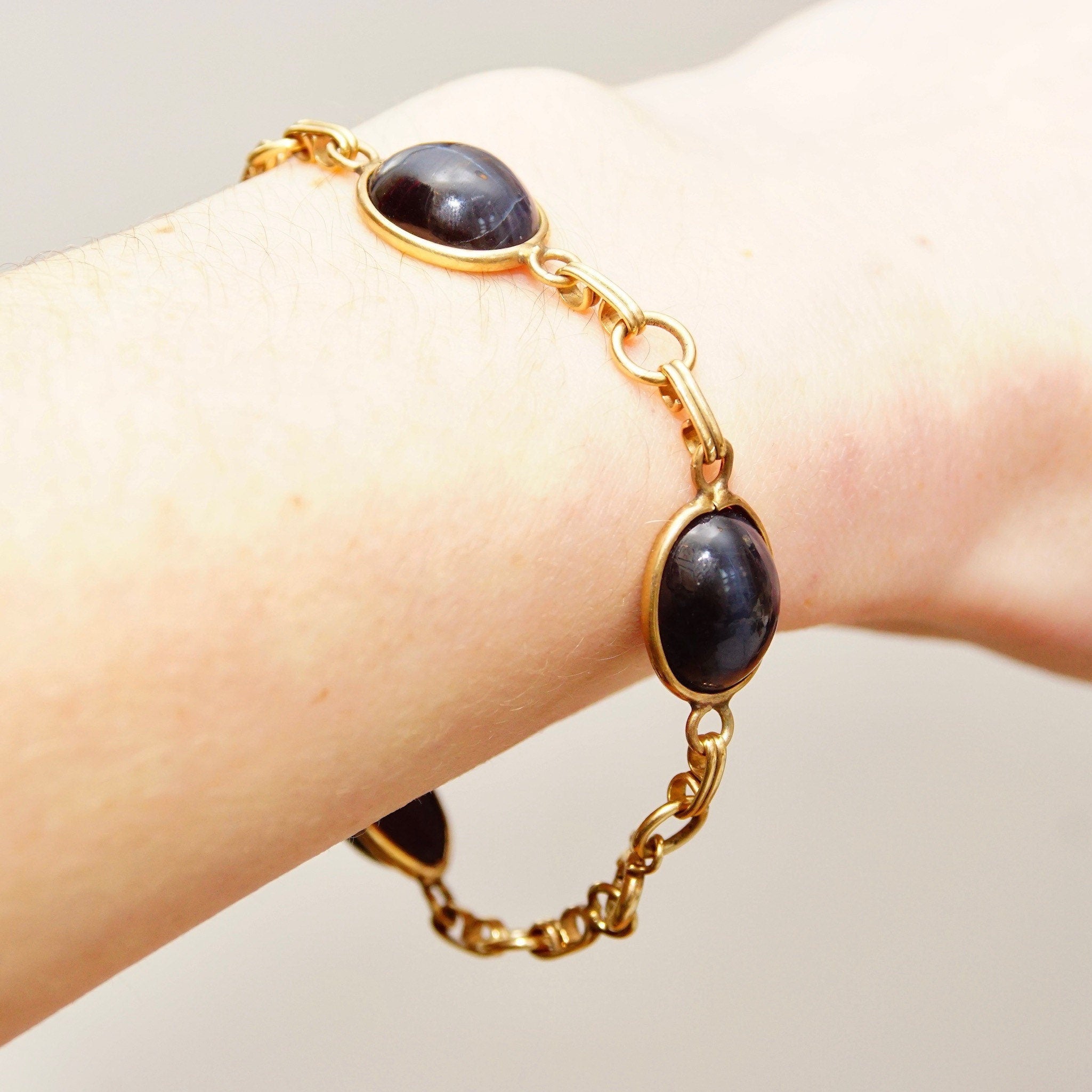 Vintage Art Deco 10K GF Black/Blue Cat's Eye Cabochon Link Bracelet, Chatoyant Glass Gemstones, Yellow Gold Links, Scarab Style, 7 3/4" L