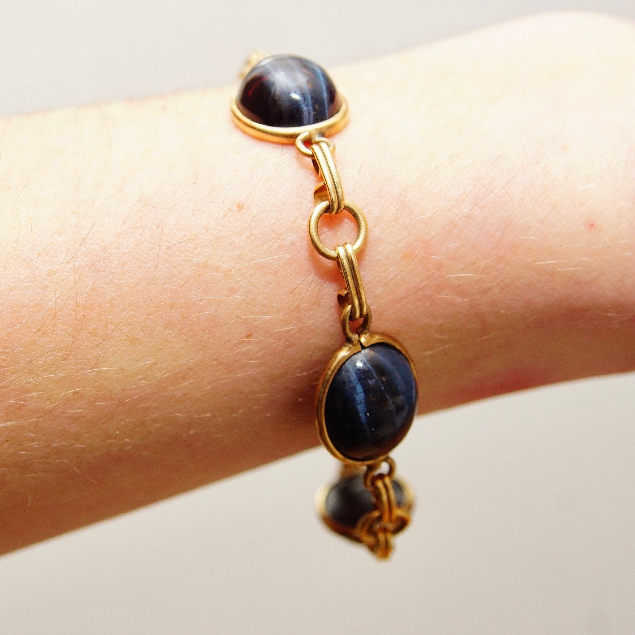 Vintage Art Deco 10K GF Black/Blue Cat's Eye Cabochon Link Bracelet, Chatoyant Glass Gemstones, Yellow Gold Links, Scarab Style, 7 3/4" L