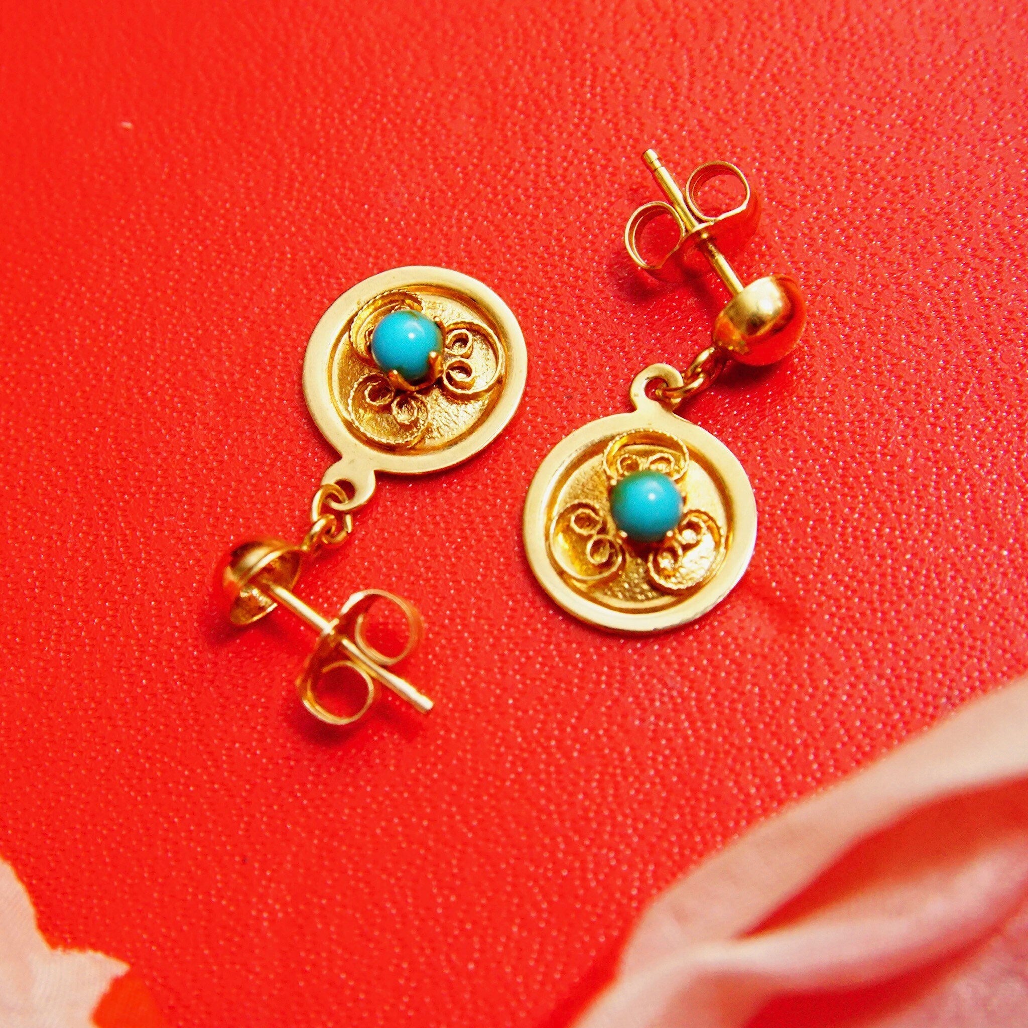 Vintage 14K Gold Filigree Turquoise Accent Dangle Earrings, Yellow Gold Discs, Prong Set Turquoise Bead, 21mm