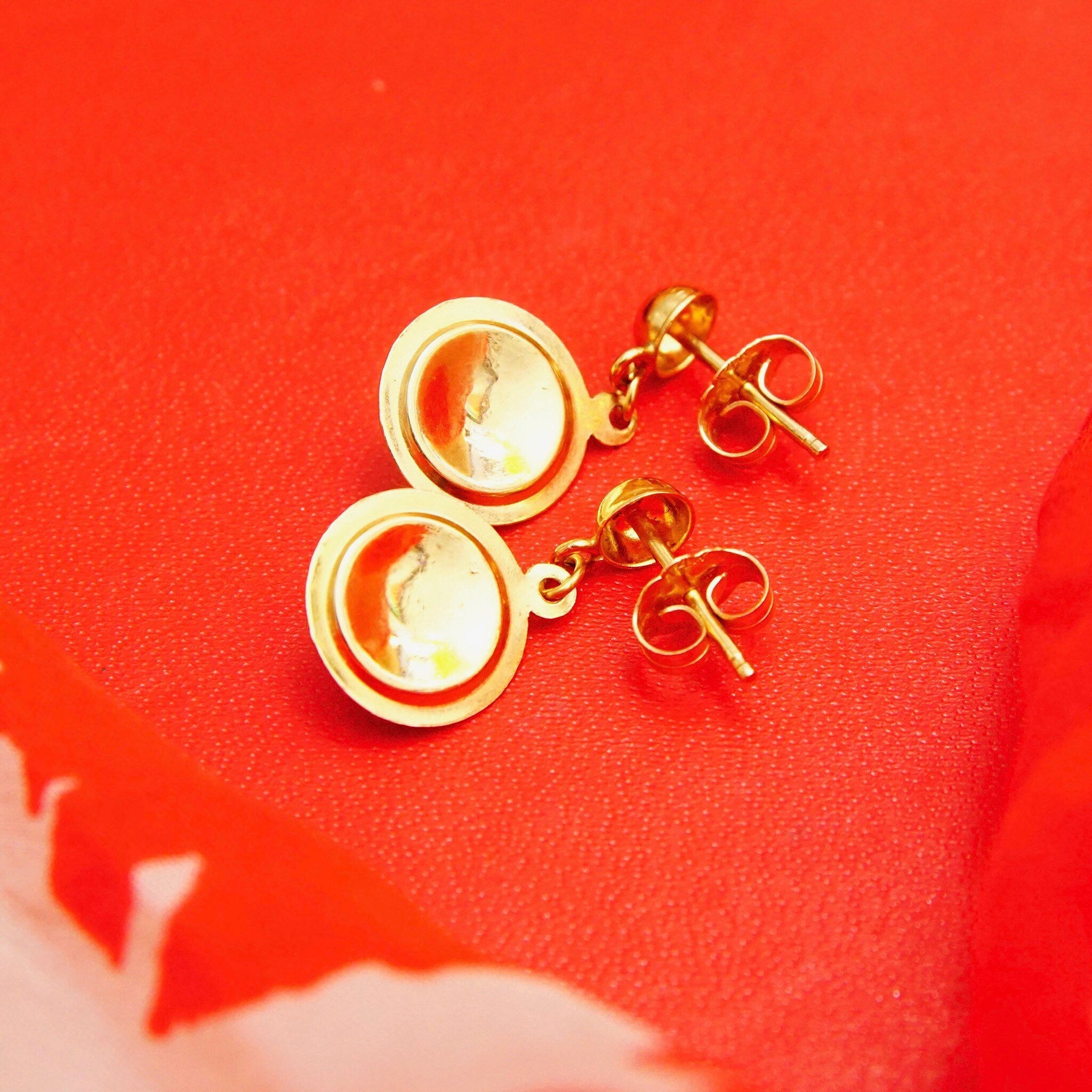 Vintage 14K Gold Filigree Turquoise Accent Dangle Earrings, Yellow Gold Discs, Prong Set Turquoise Bead, 21mm