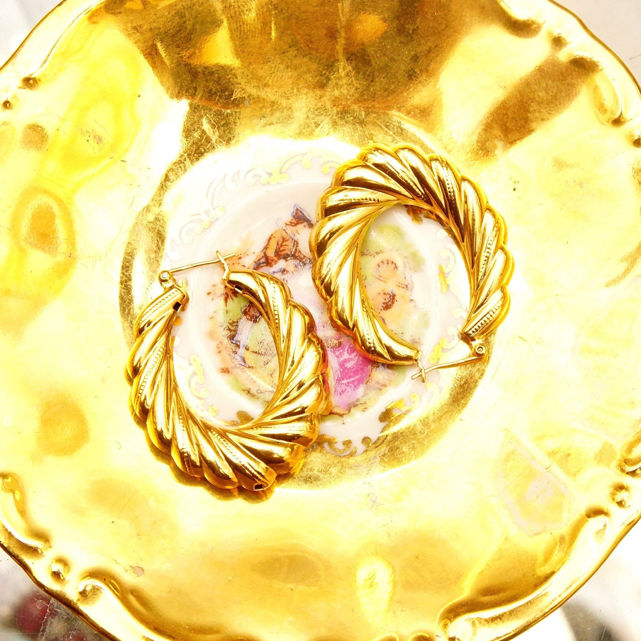 Vintage Napier Gold Tone Scallop Hoop Earrings, Puffed Yellow Gold Repousse Wreath Hoops, 1 1/2" L