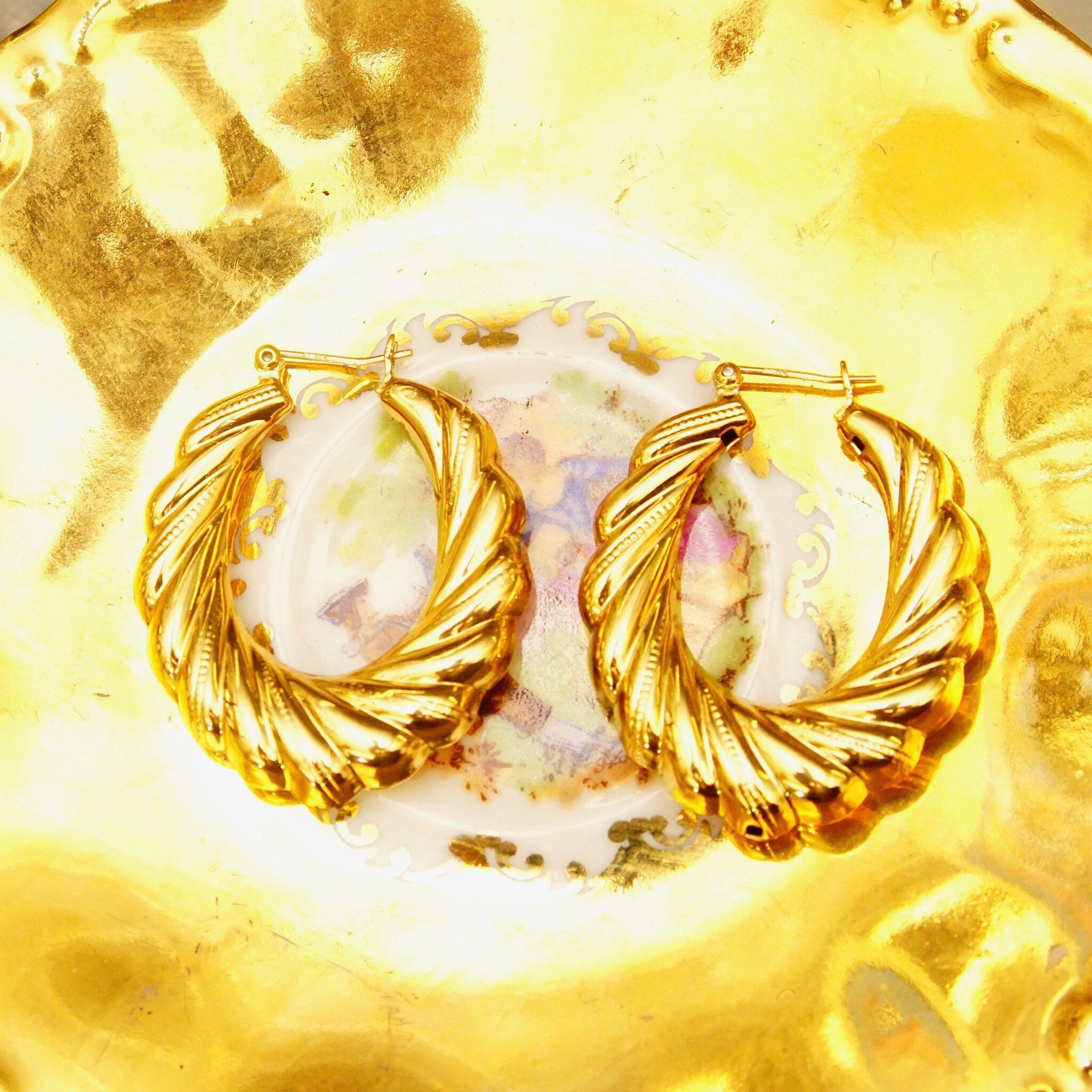 Vintage Napier Gold Tone Scallop Hoop Earrings, Puffed Yellow Gold Repousse Wreath Hoops, 1 1/2" L