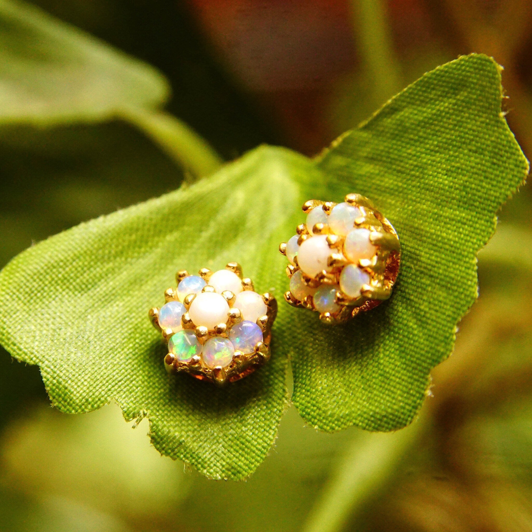 Vintage 14K Gold Opal Cluster Stud Earrings, Iridescent Opal Cabochons, Flower Design, Art Deco Style, Elegant 585 Opal Studs, 8mm