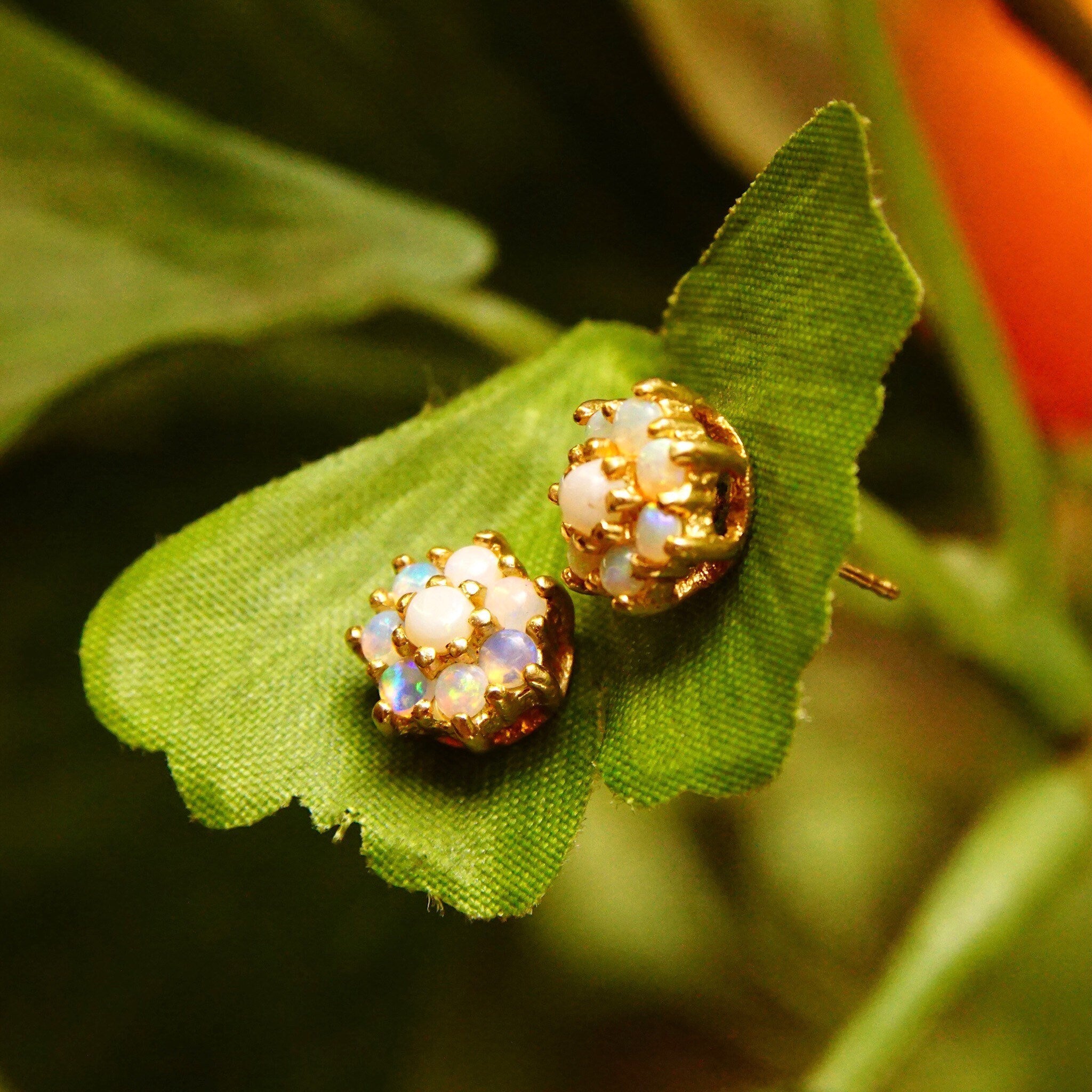 Vintage 14K Gold Opal Cluster Stud Earrings, Iridescent Opal Cabochons, Flower Design, Art Deco Style, Elegant 585 Opal Studs, 8mm
