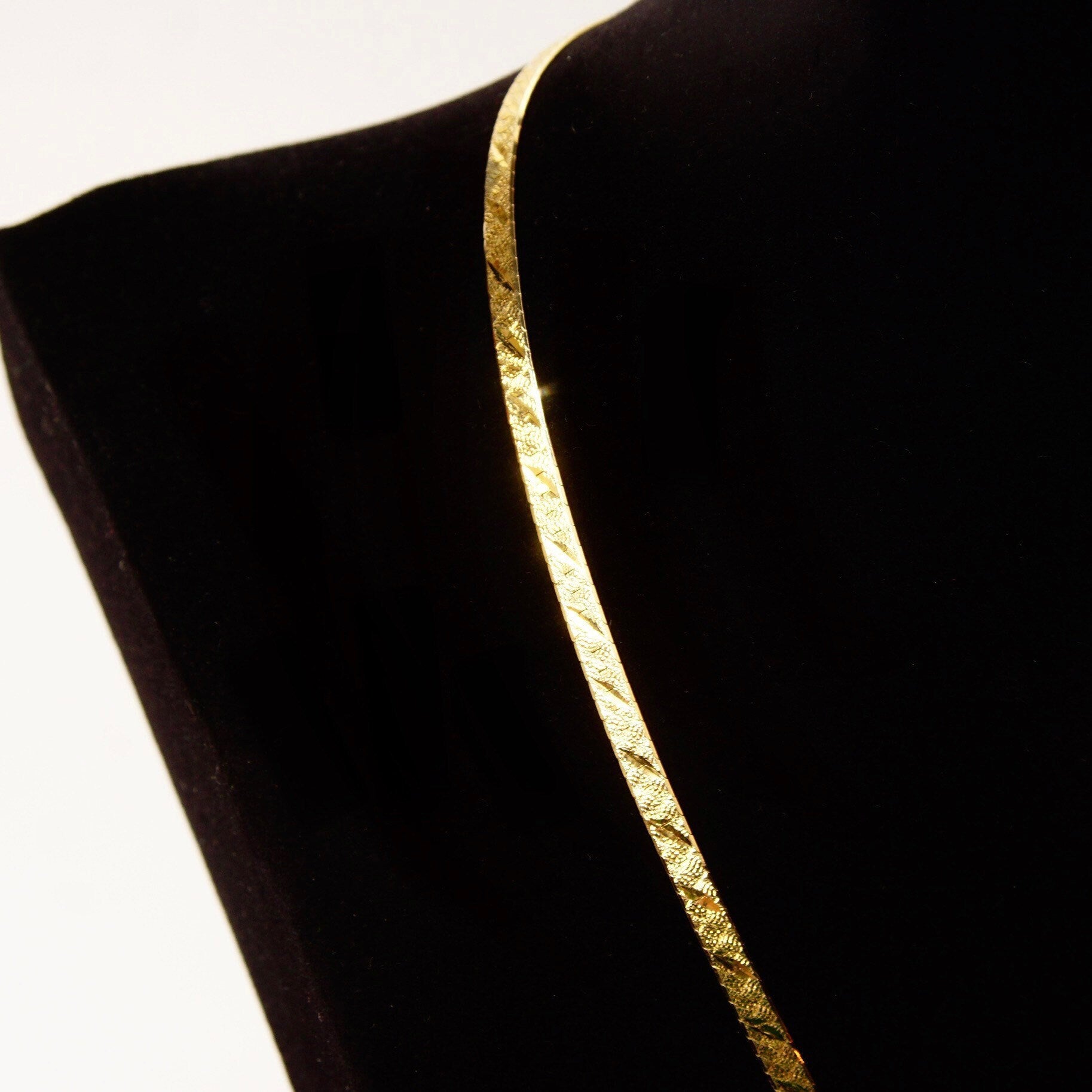 14K solid yellow gold Italian modernist reversible herringbone chain necklace with diamond-cut texture, 3.5mm wide, 20 inches long
