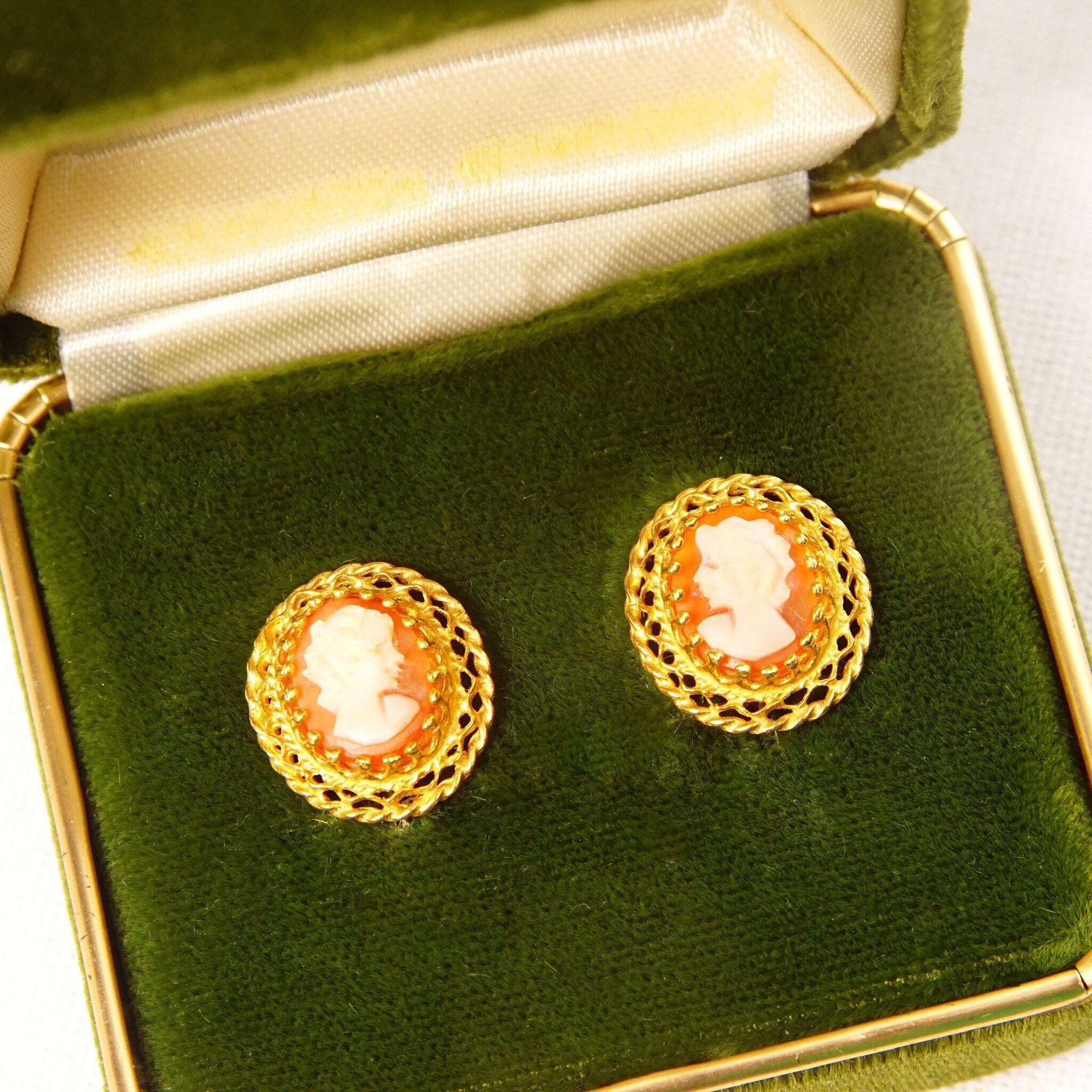 Vintage 14K Gold Crown Cameo Screw Back Earrings, Ornate Yellow Gold Setting, Classic Relief Shell Carving, 16mm