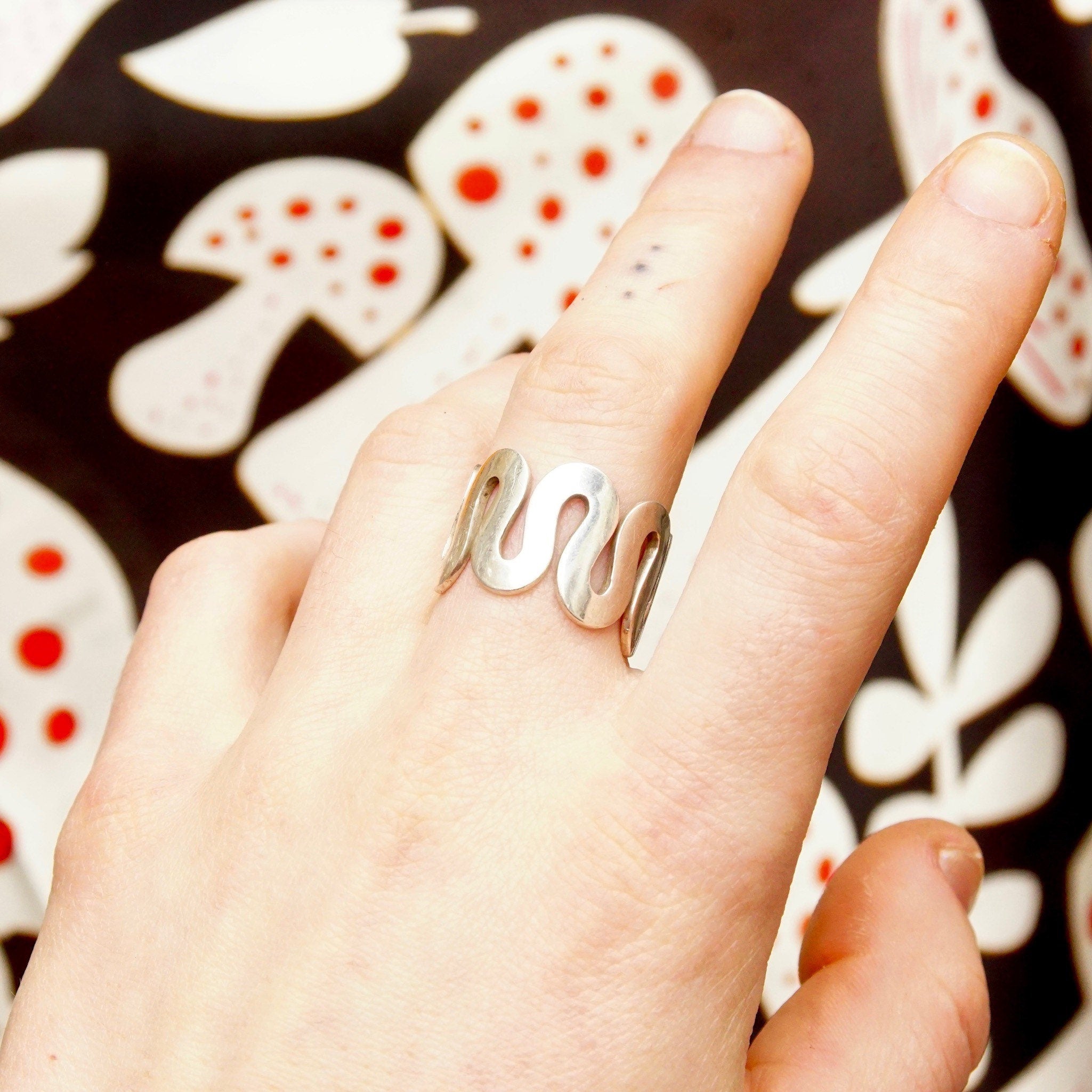 Vintage Bohemian Modernist Sterling Silver Squiggle Ring, 15mm Silver Band Ring, Unisex, Stackable 925 Rings, Size 10 US