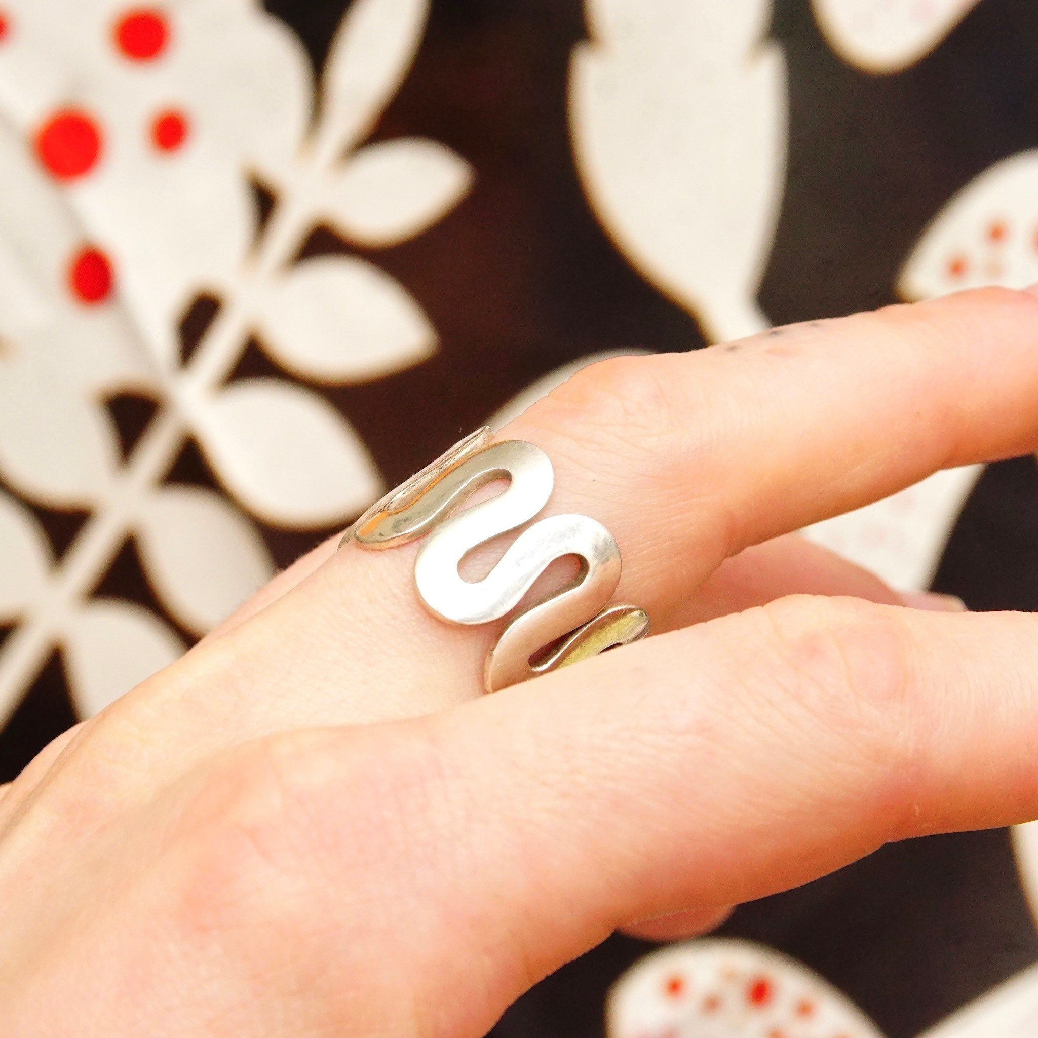 Vintage Bohemian Modernist Sterling Silver Squiggle Ring, 15mm Silver Band Ring, Unisex, Stackable 925 Rings, Size 10 US