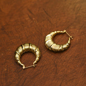 14K Scallop Hoop Earrings, Yellow Gold Round Puff Hoops, Wreath/Ribbon Motif, Estate Jewelry, 1 1/4"