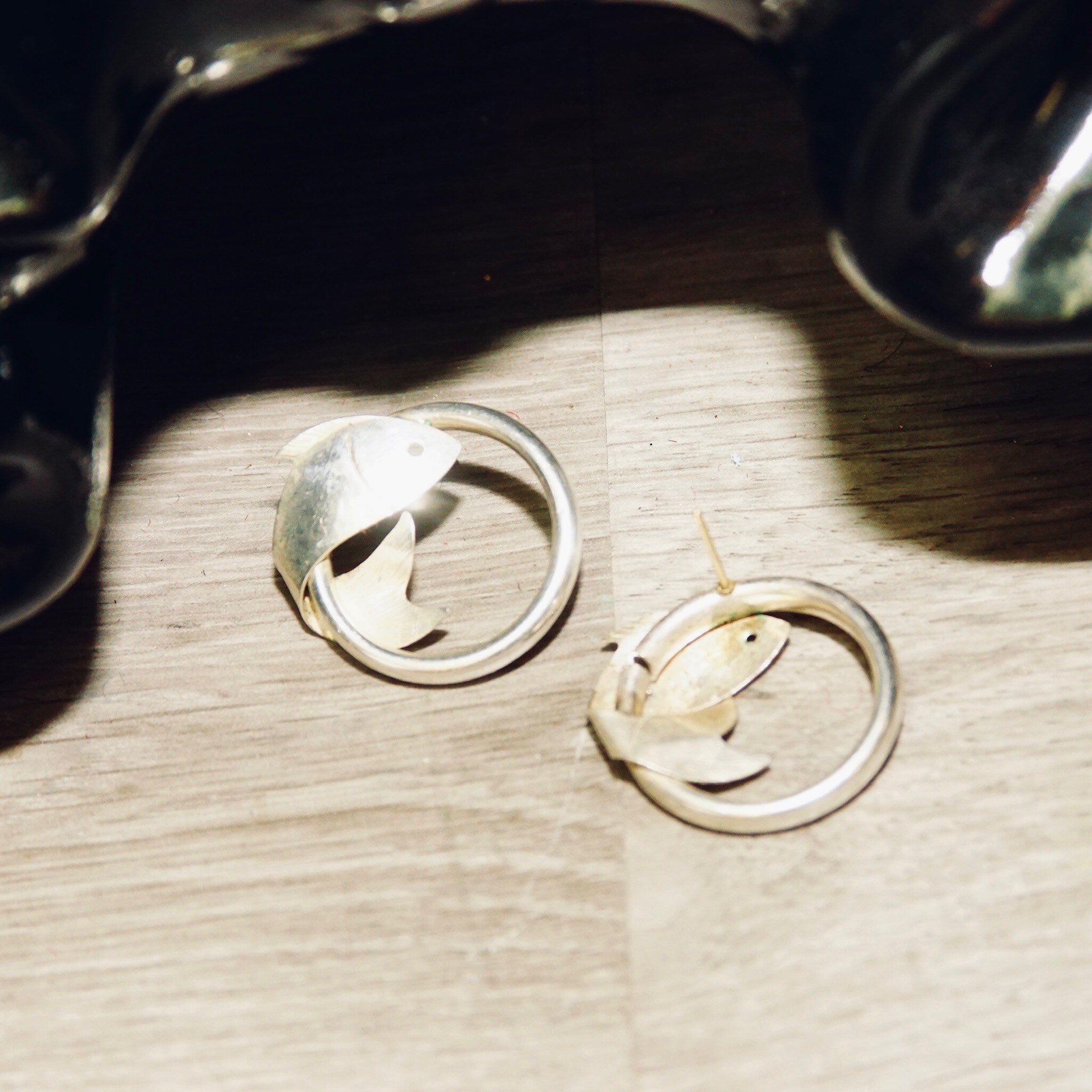 Vintage sterling silver fish hoop stud earrings with lightweight tube hoops and wrap-around fish embellishments, measuring 1 inch in diameter.