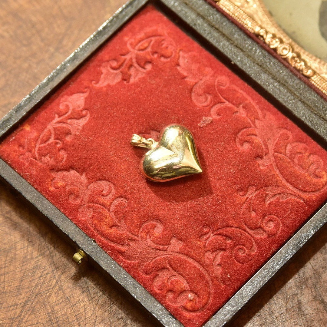 Vintage Puffed 14K Yellow Gold Heart Charm, Dainty Yellow Gold Heart Pendant, Accent Gold Hoop Earring Charm, Cute 585 Accessories, 3/4"