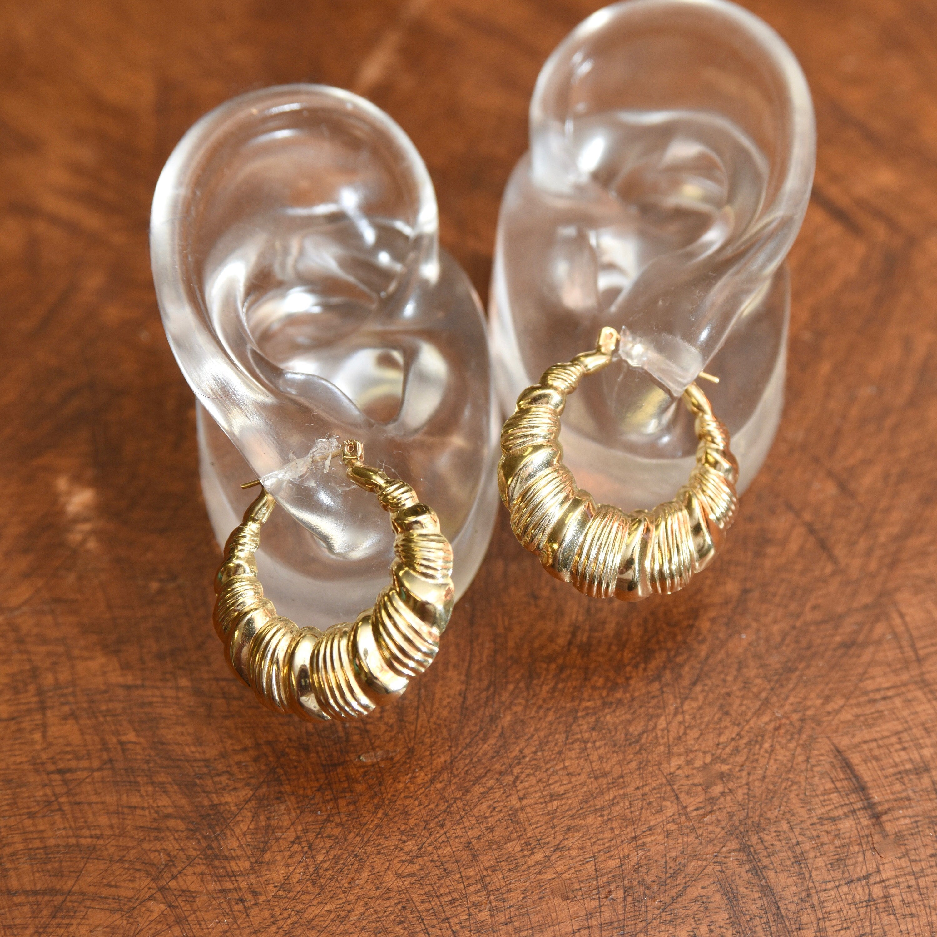 14K Scallop Hoop Earrings, Yellow Gold Round Puff Hoops, Wreath/Ribbon Motif, Estate Jewelry, 1 1/4"