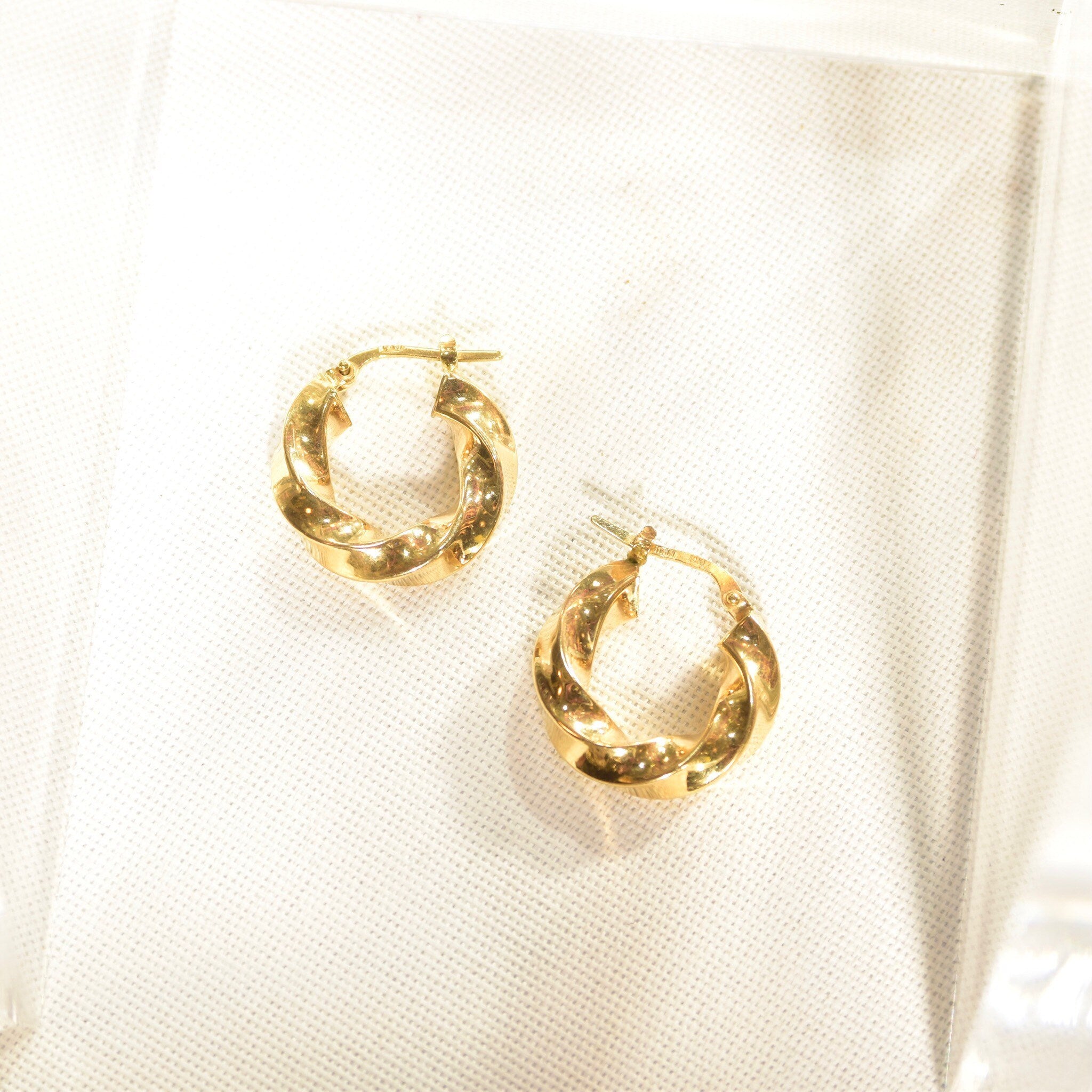 Vintage 14K Gold Spiral Mini Hoops, Hollow Twist Hoop Earrings, Small Gold Accent Hoops, 585 Accessories, 21mm