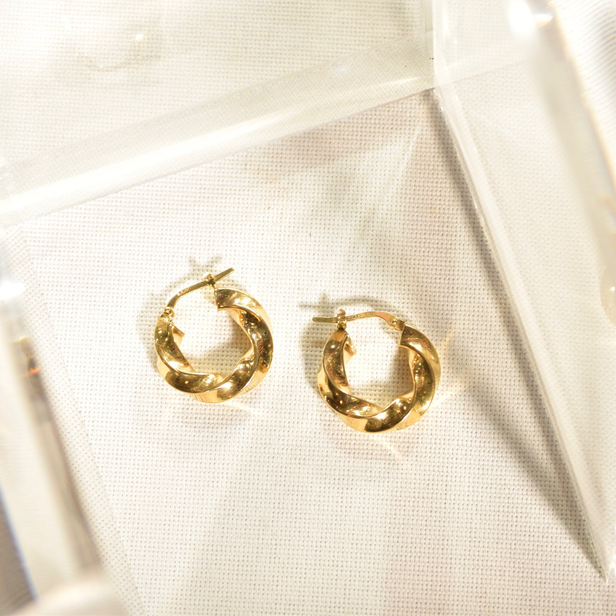 Vintage 14K Gold Spiral Mini Hoops, Hollow Twist Hoop Earrings, Small Gold Accent Hoops, 585 Accessories, 21mm