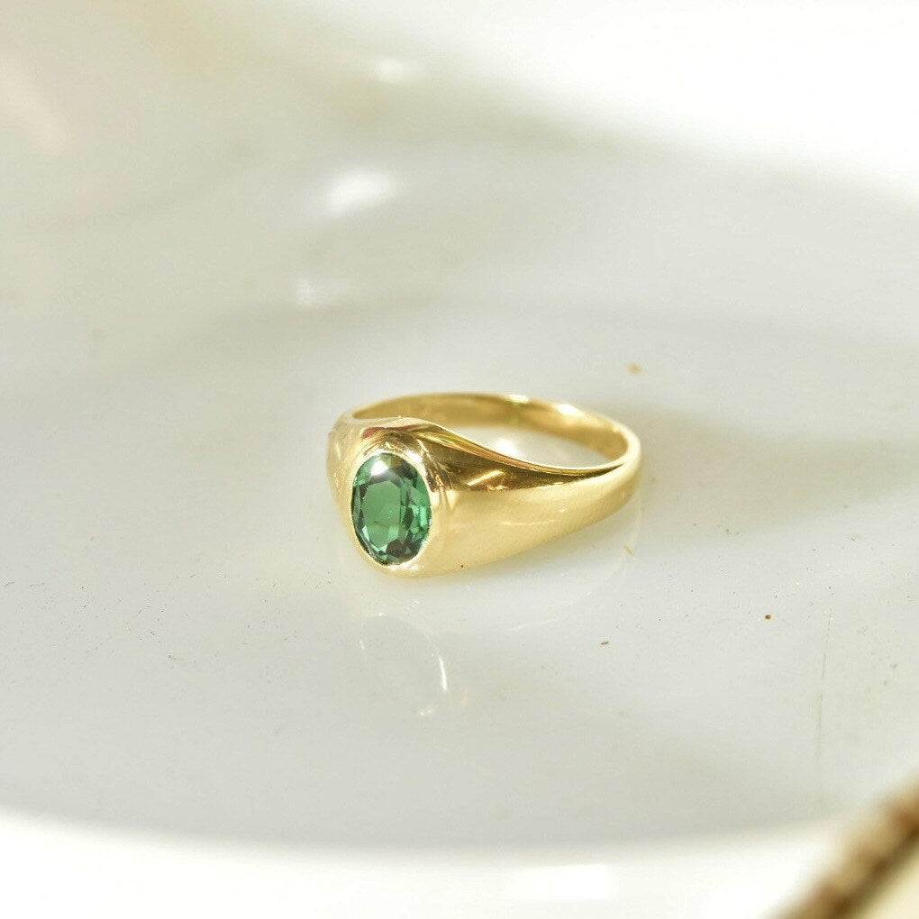 Vintage 14K Gold Simulated Emerald Men's Ring, Oval-Cut Gemstone, Small Gemstone Dome Ring, Polished Yellow Gold Band, 585, Size 10 US