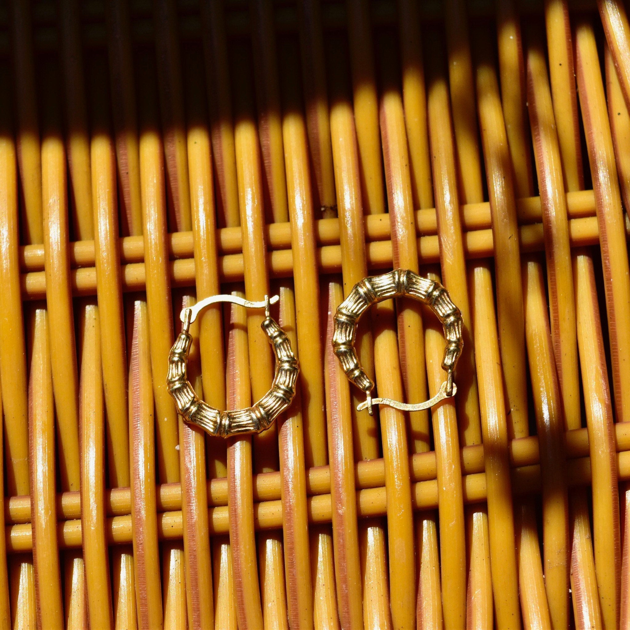 Vintage 14K Gold Bamboo Mini Hoop Earrings, XS Textured Gold Huggie Hoops, Cute 585 Accesories, 15mm