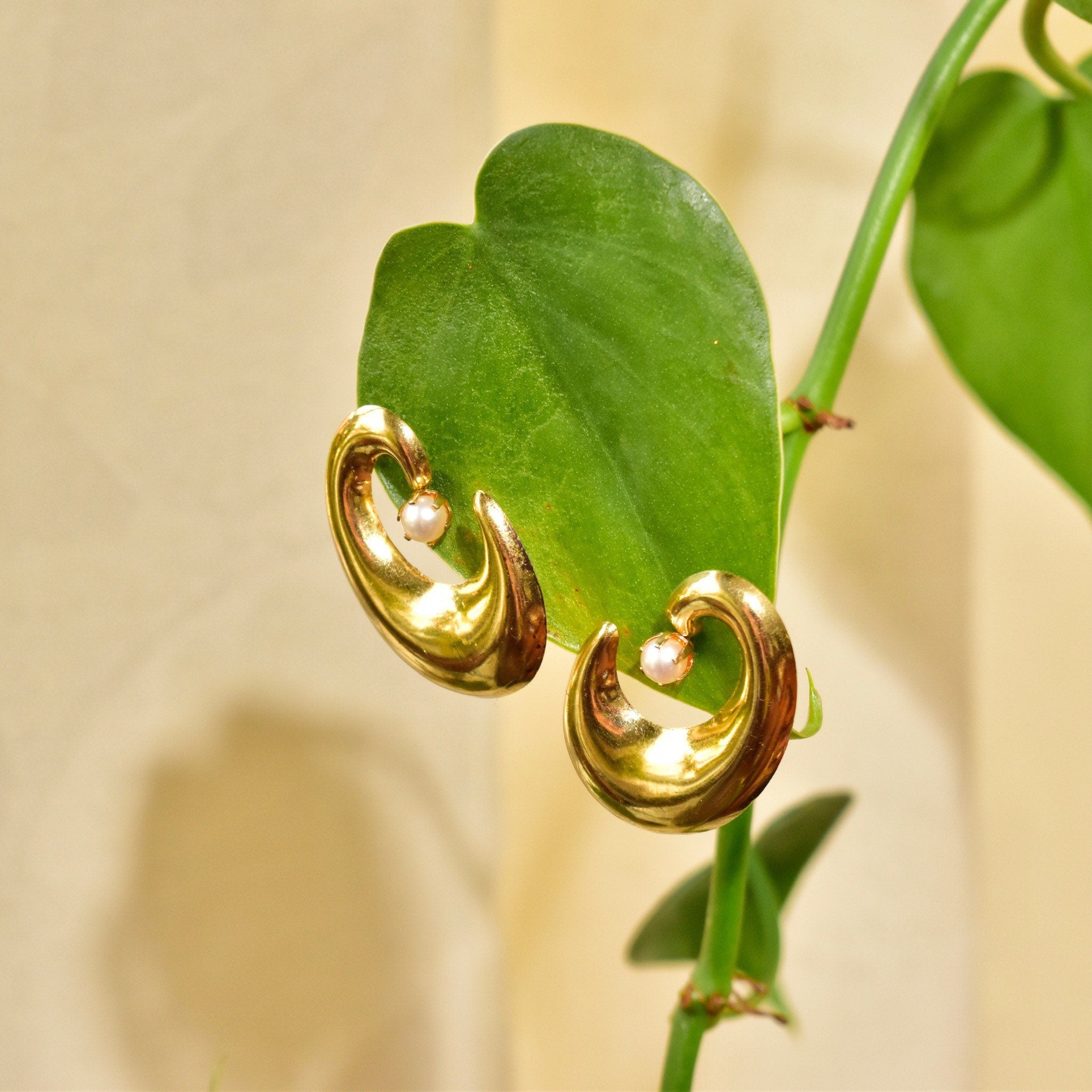 Vintage 14K Gold Swirl Pearl Stud Dangle Earrings, Mid-Century Modern, Elegant 585 Earrings, 1 1/8" L