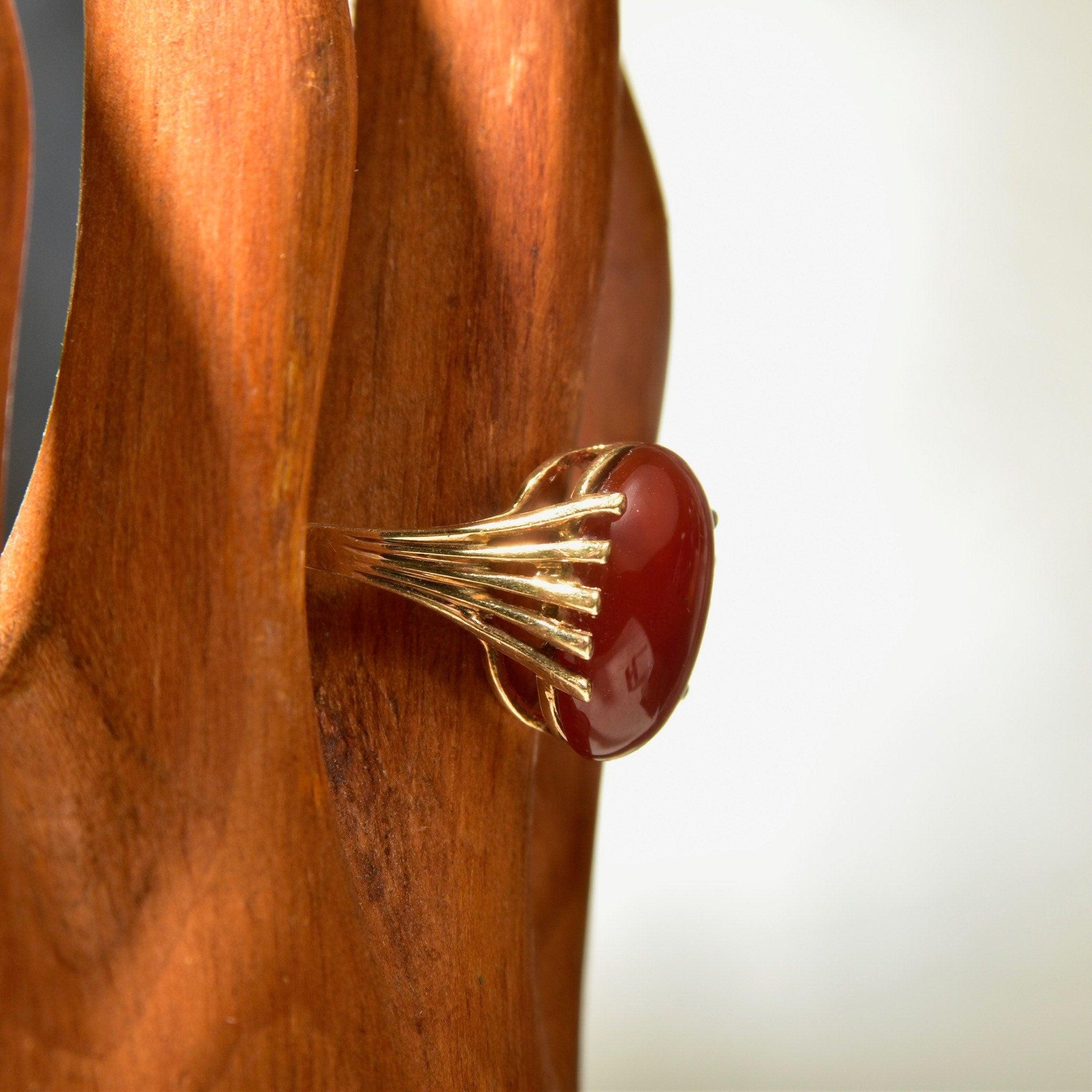 Vintage EMMA 10K Carnelian Cabochon Ring, Art Deco Cocktail Ring, Unique Gold Prong Setting, Statement Ring, Size 7 1/4 US - Good's Vintage