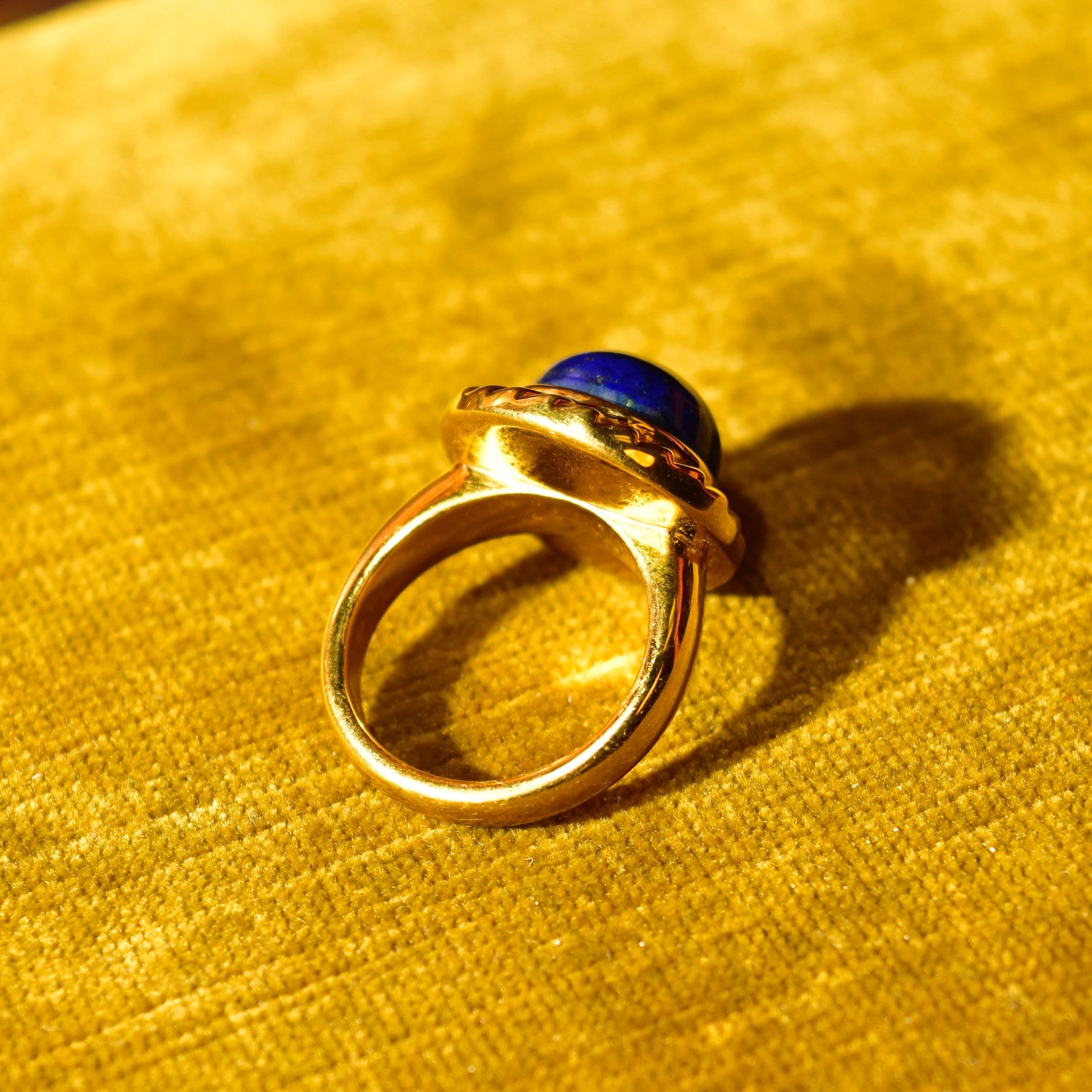 14K Lapis Lazuli Cabochon Ring, Hollow Yellow Gold Cocktail Ring, Cobalt Blue Gemstone Solitaire, Size 7 1/2 US