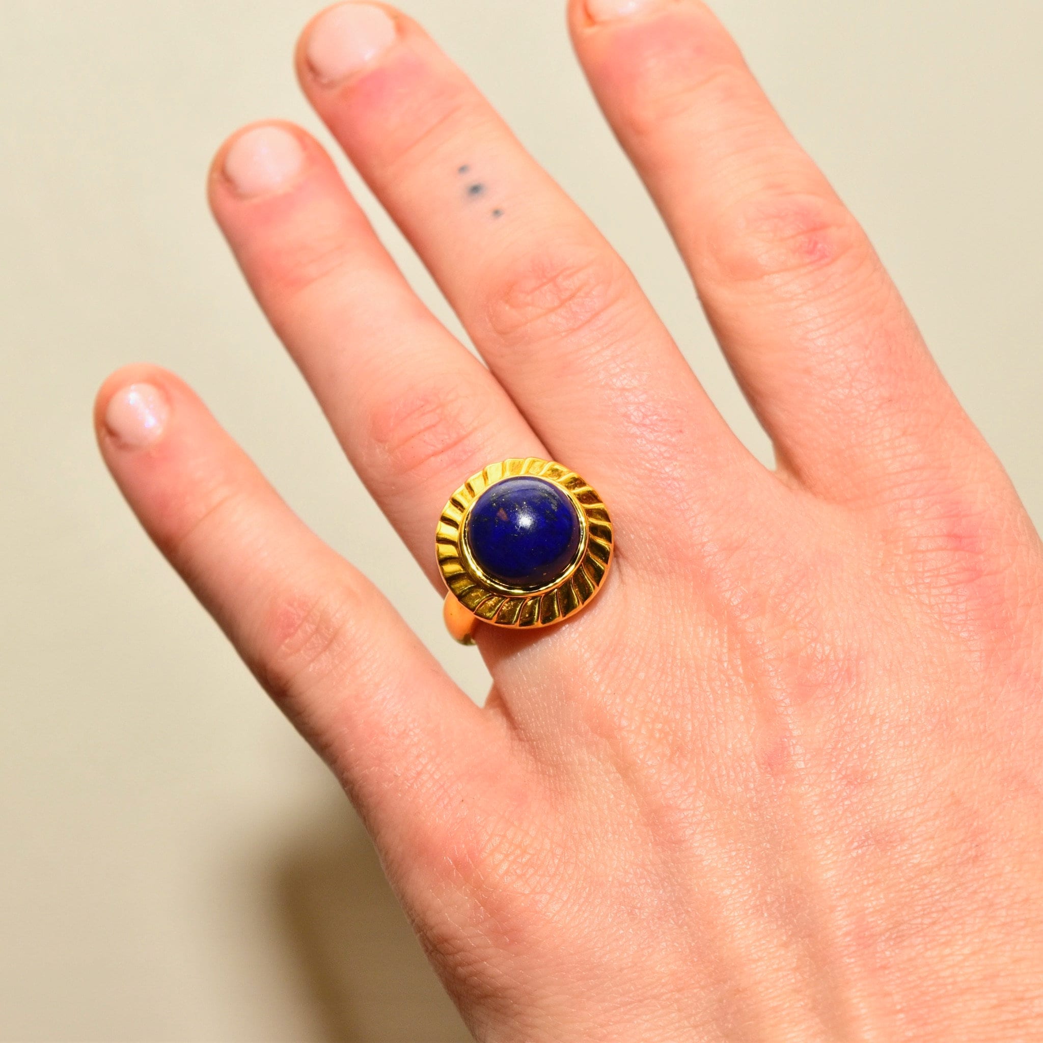 14K Lapis Lazuli Cabochon Ring, Hollow Yellow Gold Cocktail Ring, Cobalt Blue Gemstone Solitaire, Size 7 1/2 US