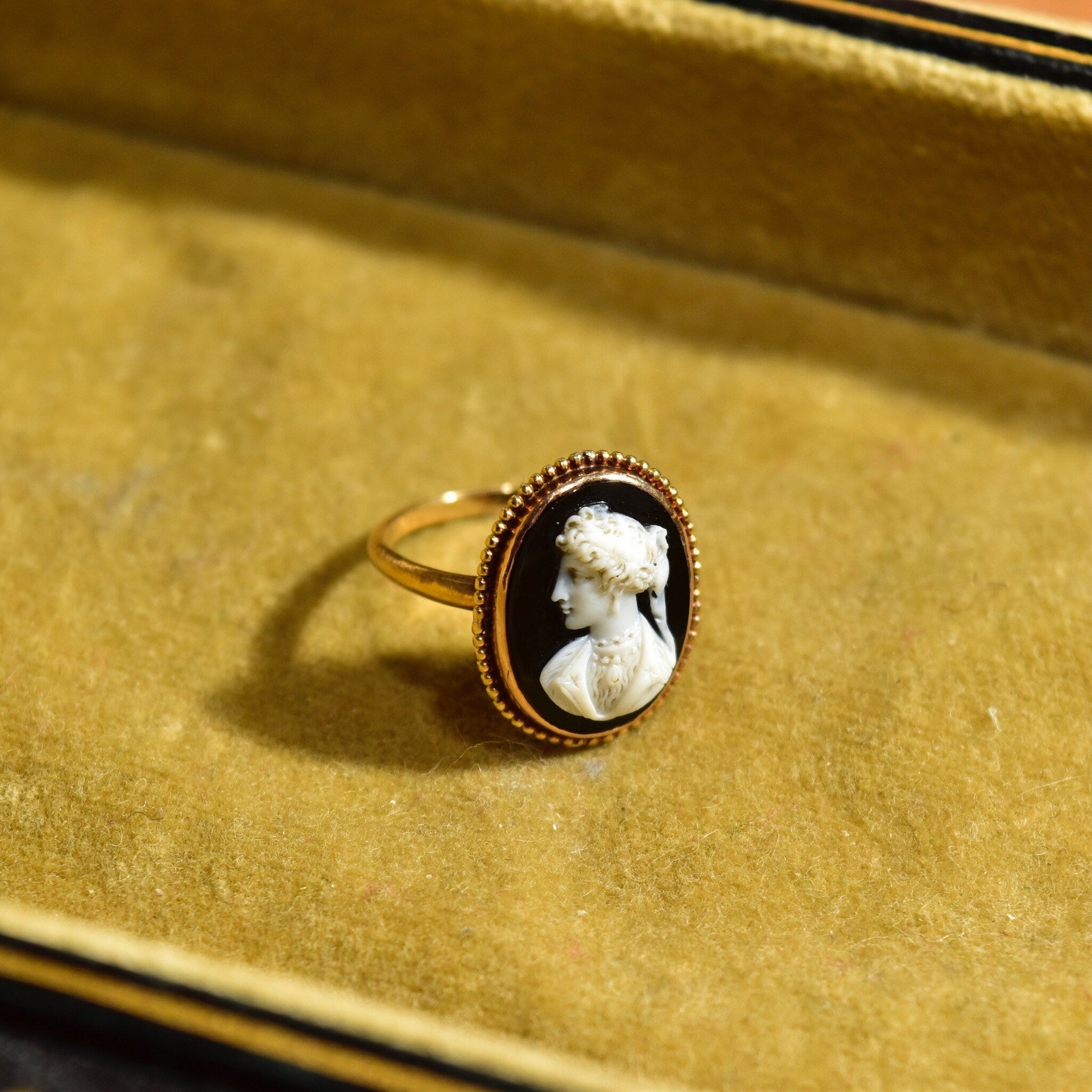 Antique 10K Gold Black & White Onyx Lady's Cameo Ring, Understated Gold Drop Setting, Petite Yellow Gold Cameo Ring, Size 5 US