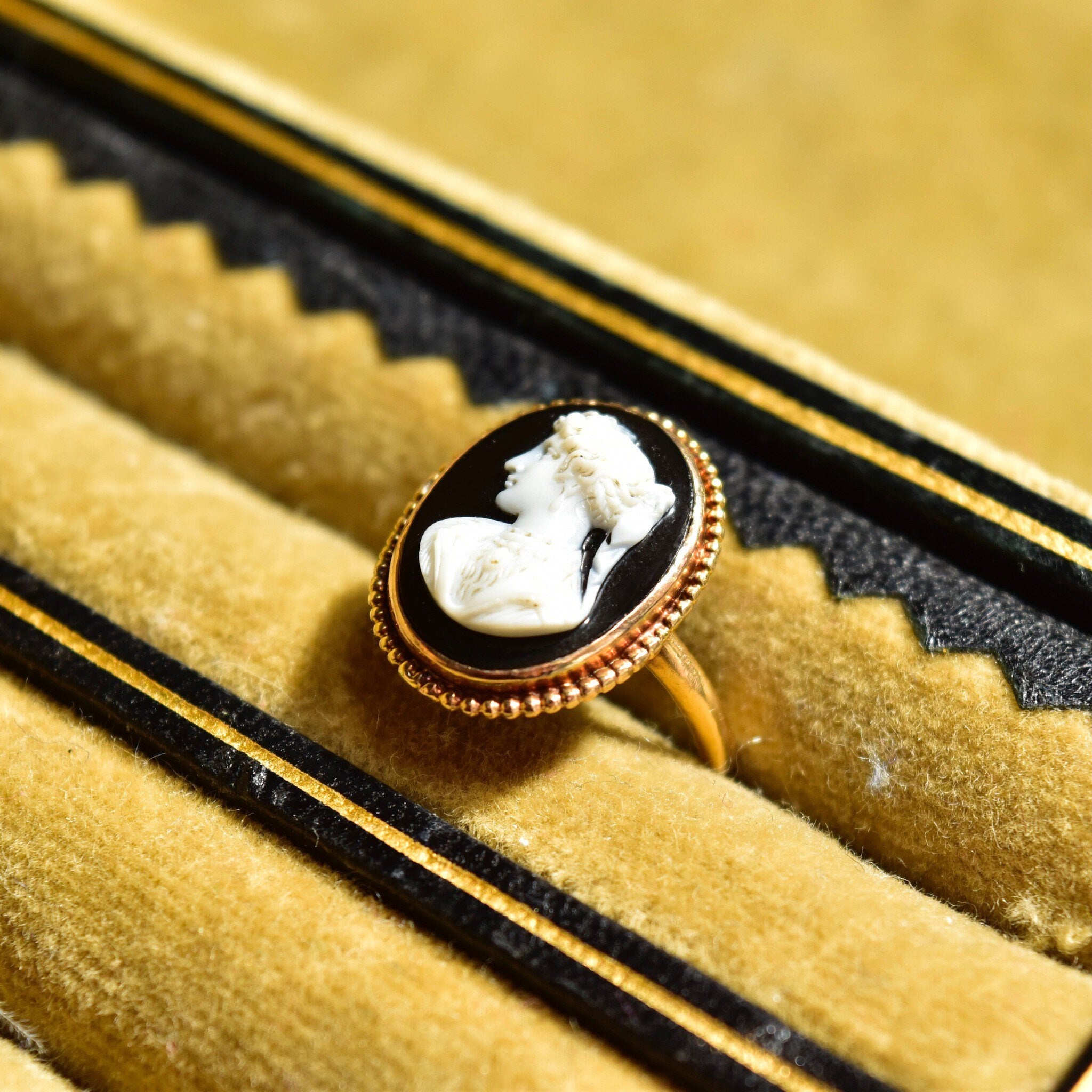 Antique 10K Gold Black & White Onyx Lady's Cameo Ring, Understated Gold Drop Setting, Petite Yellow Gold Cameo Ring, Size 5 US