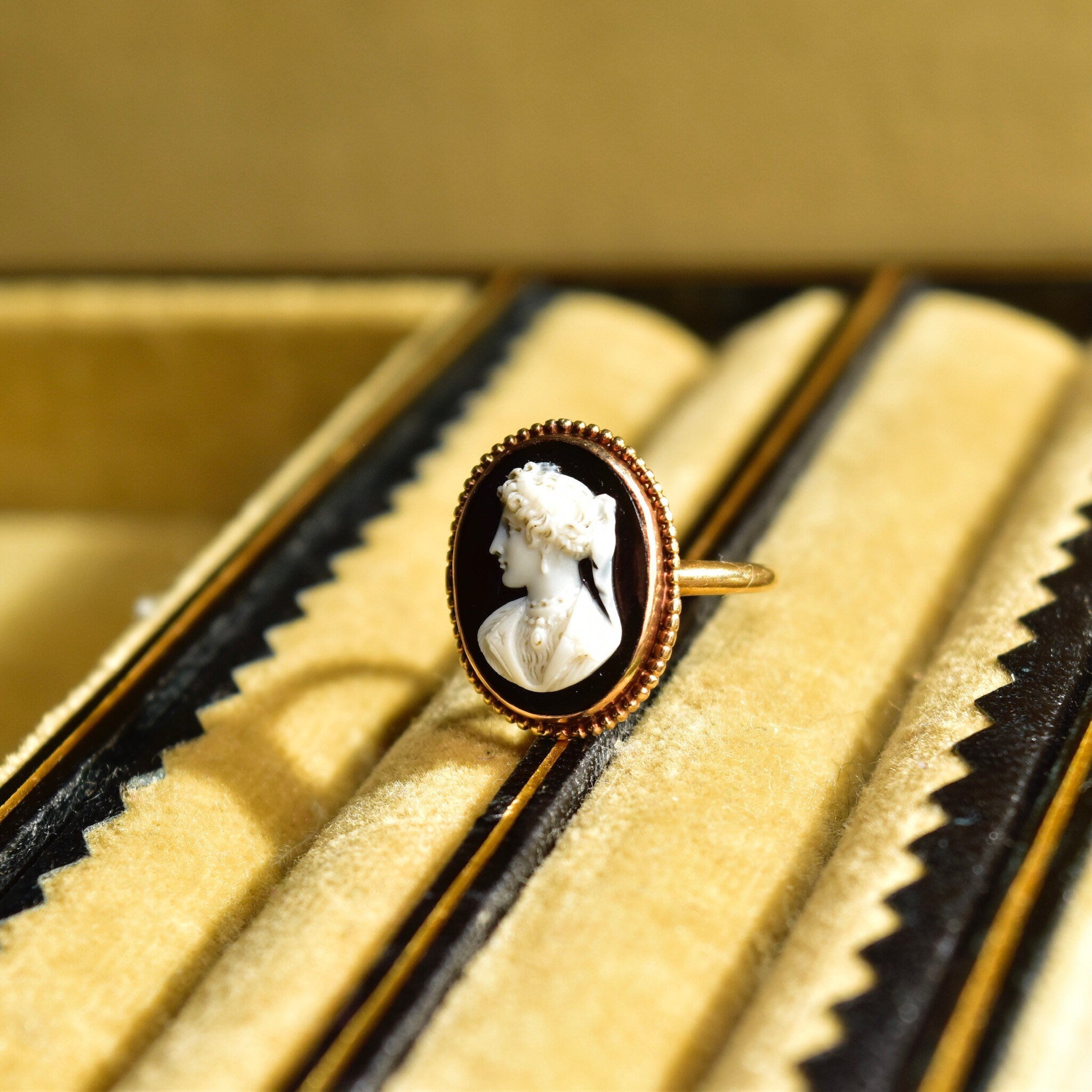 Antique 10K Gold Black & White Onyx Lady's Cameo Ring, Understated Gold Drop Setting, Petite Yellow Gold Cameo Ring, Size 5 US