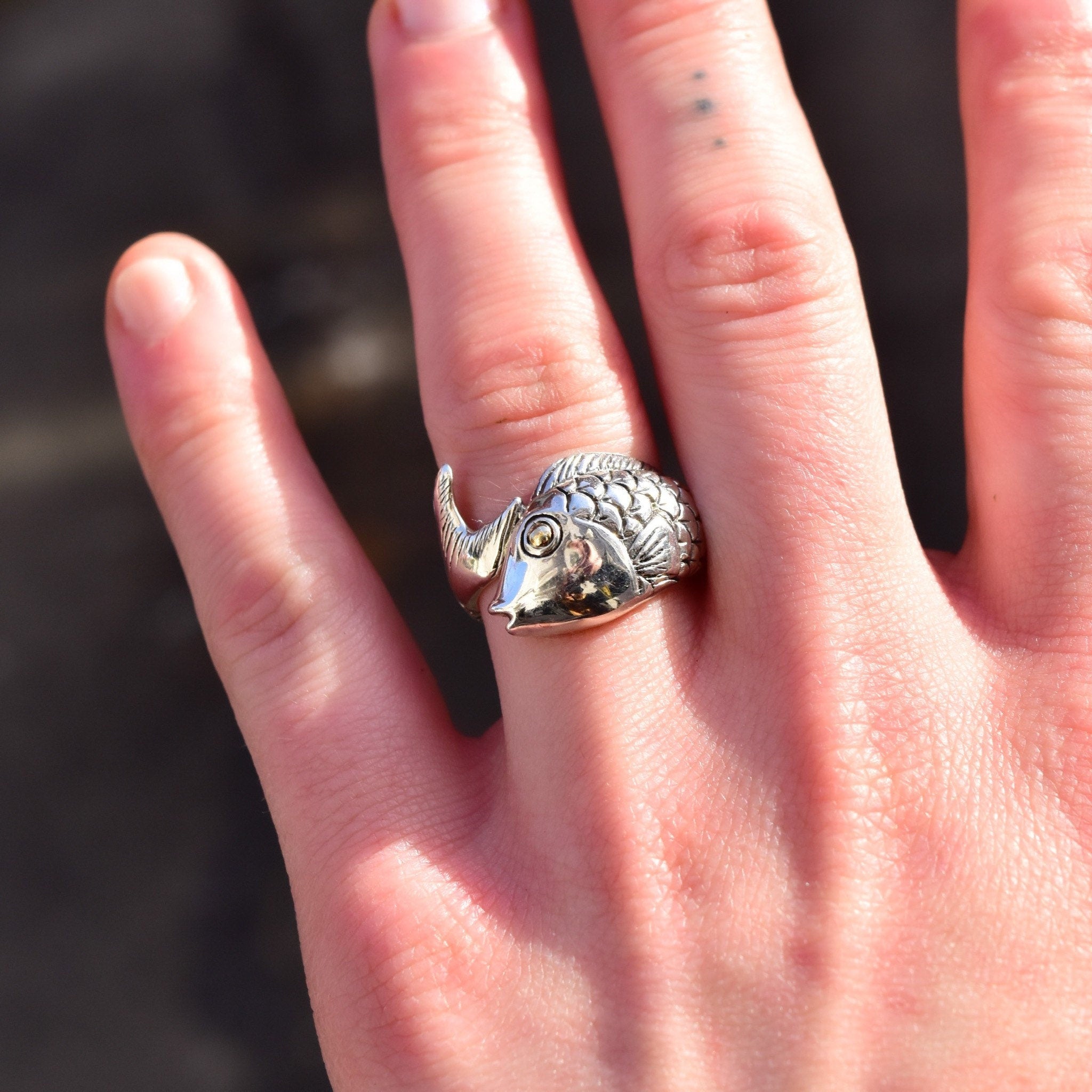 Vintage Hallmarked Sterling Silver + 18K Koi Fish Coil Ring, Scaled Silver Fish Ring, Lucky Carp Ring, Gold Eye Accents, Size 8 1/2 US