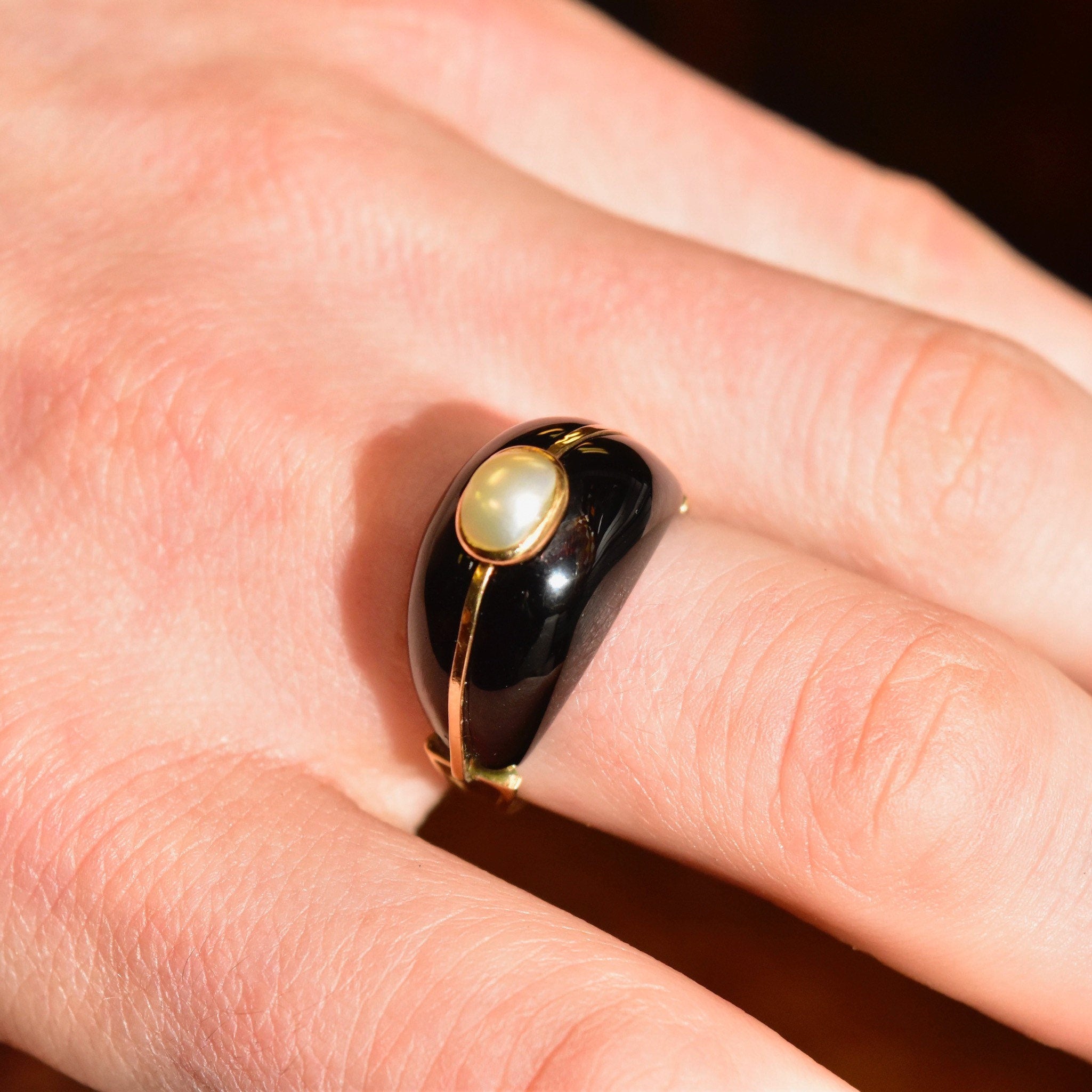 Vintage 14K Gold Black Agate Pearl Cabochon Bombe Dome Ring, Yellow Gold Wire Band, Pearl Seed Accent, 585 Cocktail Ring, Size 8 US