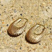 Vintage 14K Gold Hammered Oval Hoop Earrings, Textured Yellow Gold Hoops, Graduated Puffed Oval Hoops, 1 1/4"