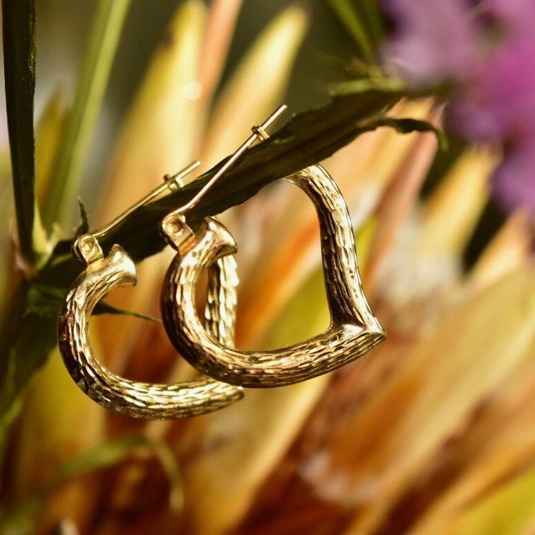 Vintage 14K Gold Hammered Heart Hoop Earrings, Textured Yellow Gold Hoops, Cute 585 Heart Earrings, 22mm