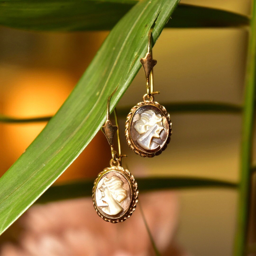 Vintage 14K Gold Mother Of Pearl Cameo Drop Earrings, Hand Carved Shell Cameo Of Lady's Portrait, Woven Gold Setting, Locking Hooks, 26mm