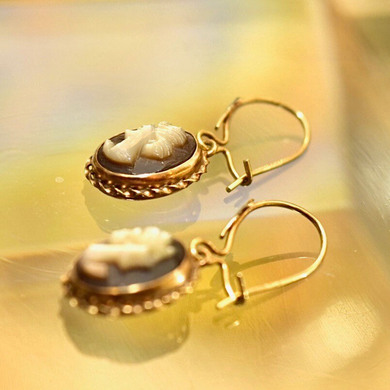 Vintage 14K Gold Mother Of Pearl Cameo Drop Earrings, Hand Carved Shell Cameo Of Lady's Portrait, Woven Gold Setting, Locking Hooks, 26mm