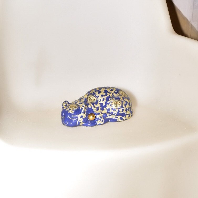 Vintage Japanese Kutani Moriage Porcelain Ceramic Sleeping Cat Figurine, Glazed Ceramic Cat Sculpture, 8.5"