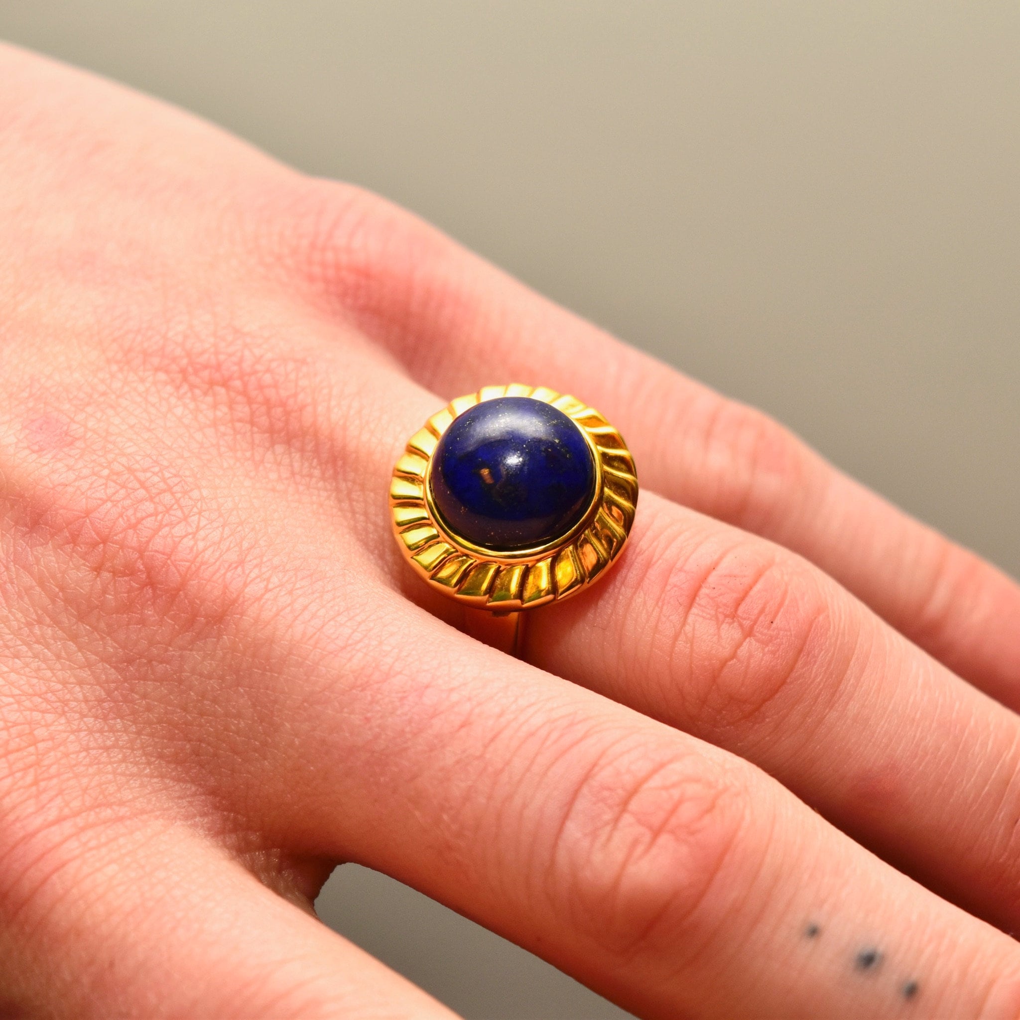 14K Lapis Lazuli Cabochon Ring, Hollow Yellow Gold Cocktail Ring, Cobalt Blue Gemstone Solitaire, Size 7 1/2 US