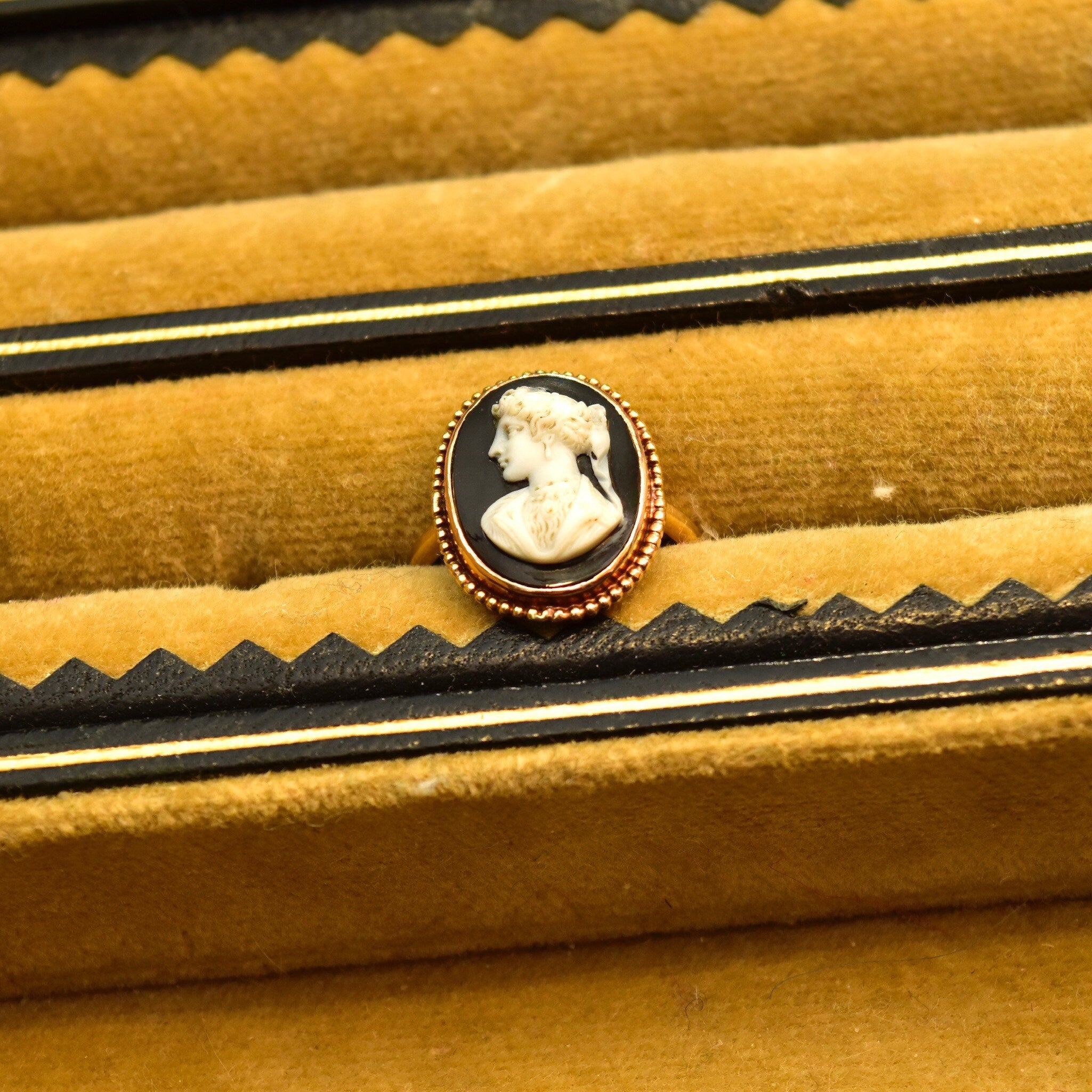Antique 10K Gold Black & White Onyx Lady's Cameo Ring, Understated Gold Drop Setting, Petite Yellow Gold Cameo Ring, Size 5 US