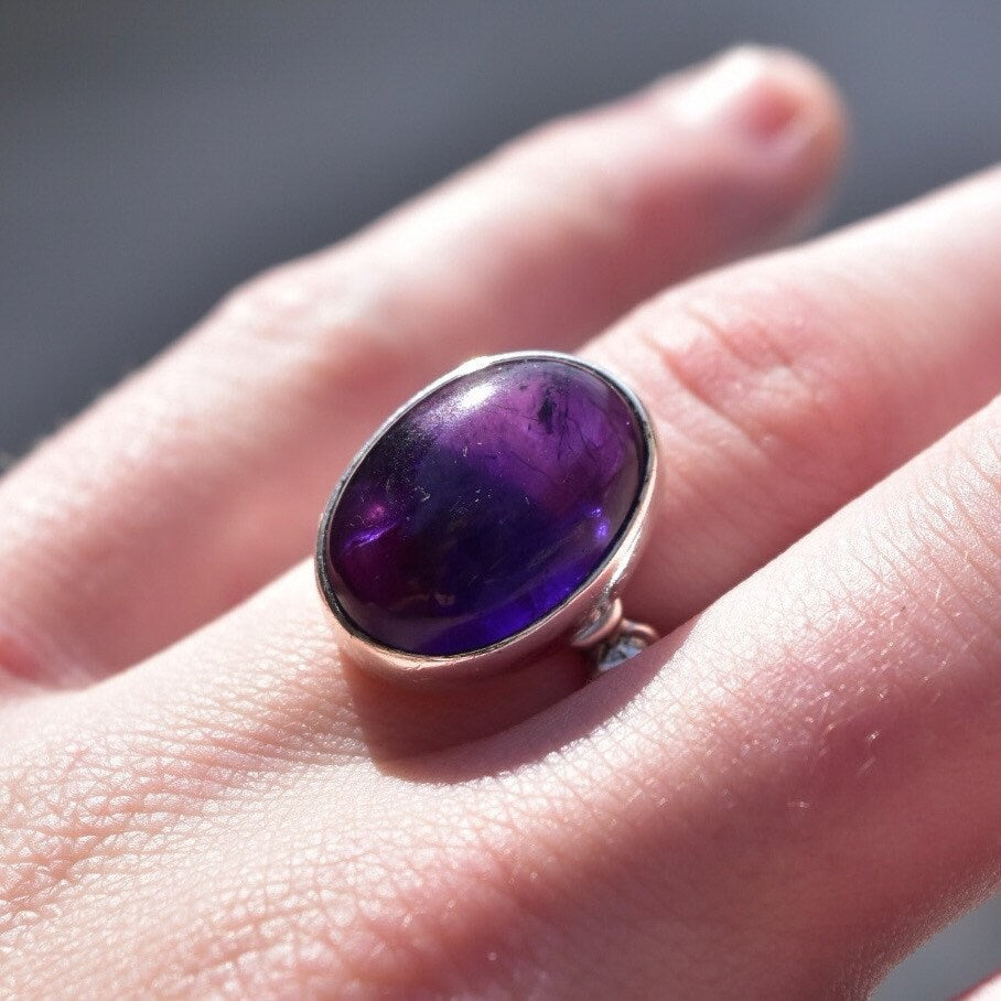 Vintage Hallmarked Sterling Silver Amethyst Cabochon Ring, Bohemian Silver Swirl Band, 925 AKR, Artisan Gemstone Jewelry, Size 7 US