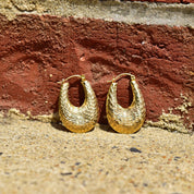 Vintage 14K Gold Hammered Oval Hoop Earrings, Textured Yellow Gold Hoops, Graduated Puffed Oval Hoops, 1 1/4"