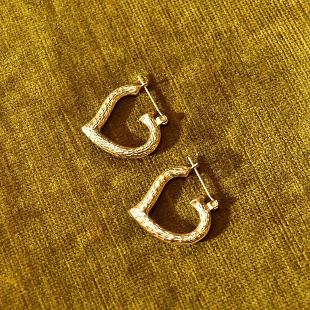 Vintage 14K Gold Hammered Heart Hoop Earrings, Textured Yellow Gold Hoops, Cute 585 Heart Earrings, 22mm