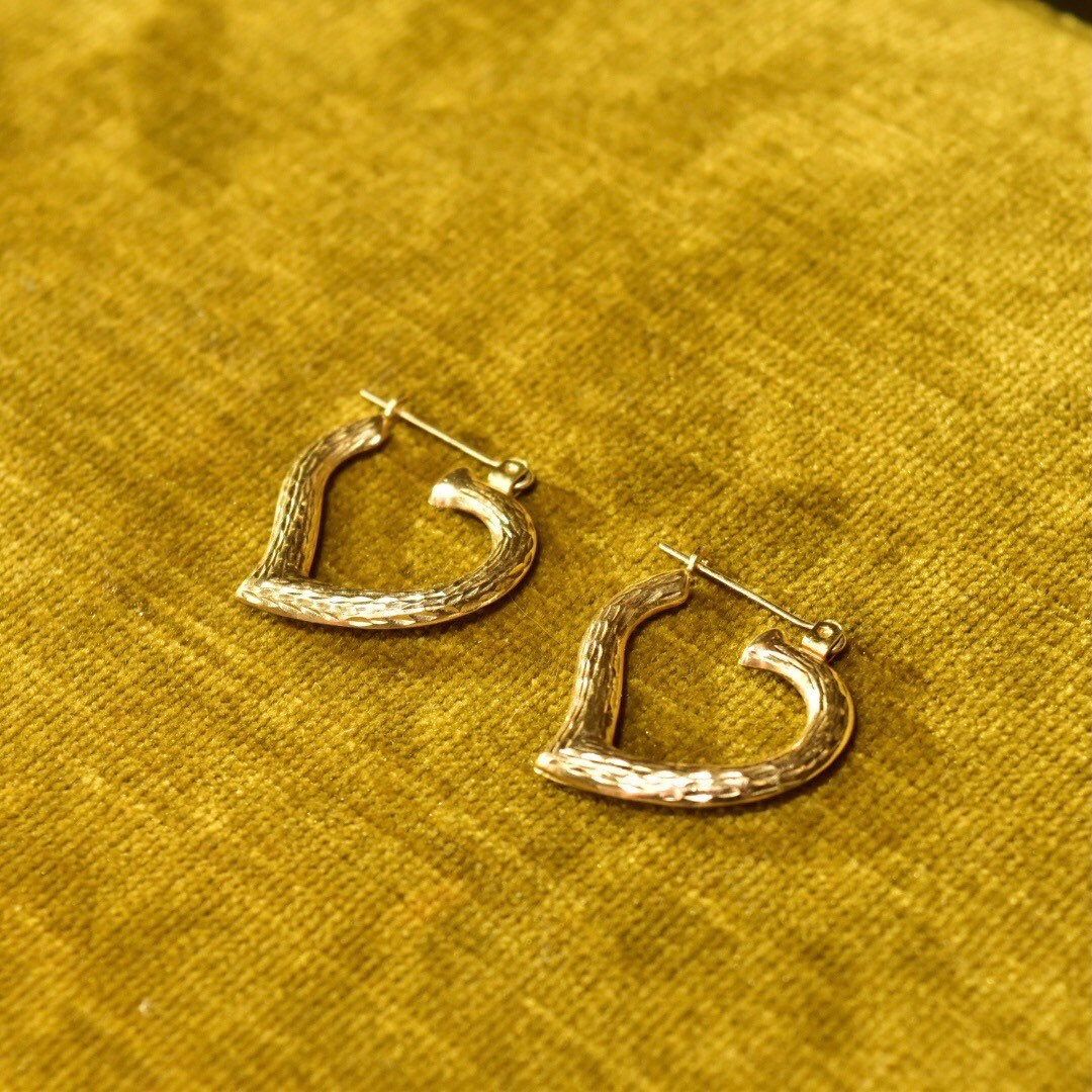 Vintage 14K Gold Hammered Heart Hoop Earrings, Textured Yellow Gold Hoops, Cute 585 Heart Earrings, 22mm