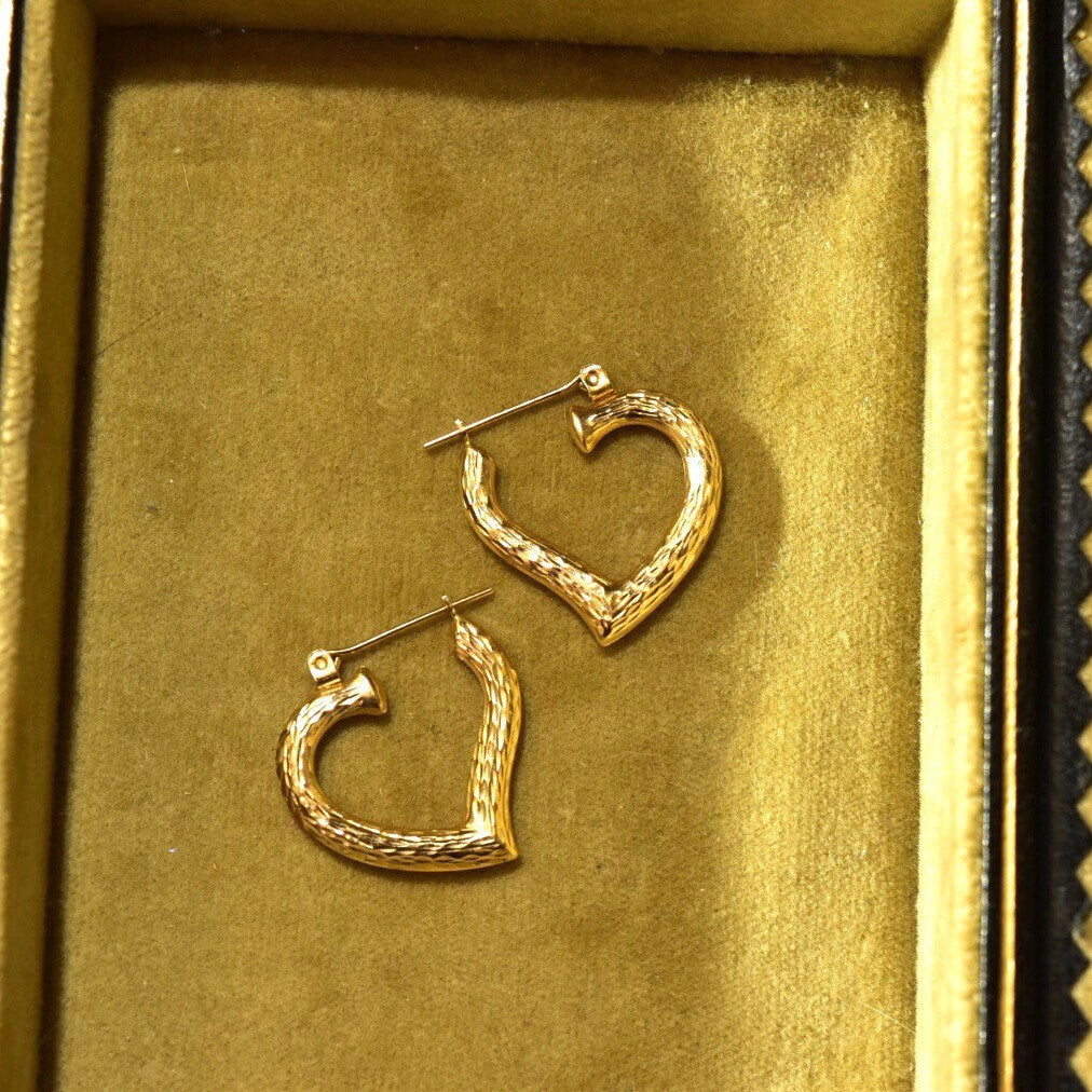 Vintage 14K Gold Hammered Heart Hoop Earrings, Textured Yellow Gold Hoops, Cute 585 Heart Earrings, 22mm