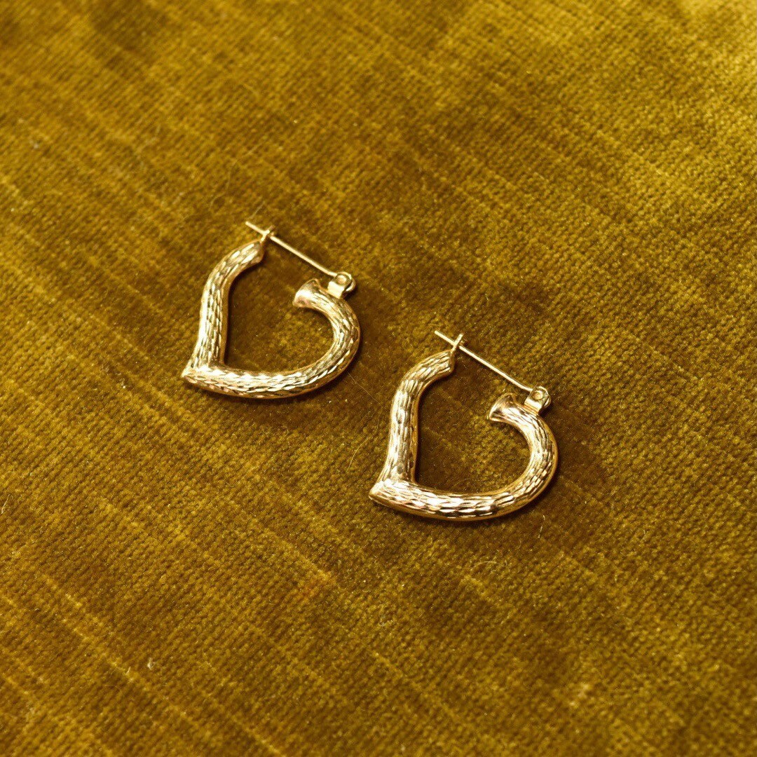 Vintage 14K Gold Hammered Heart Hoop Earrings, Textured Yellow Gold Hoops, Cute 585 Heart Earrings, 22mm