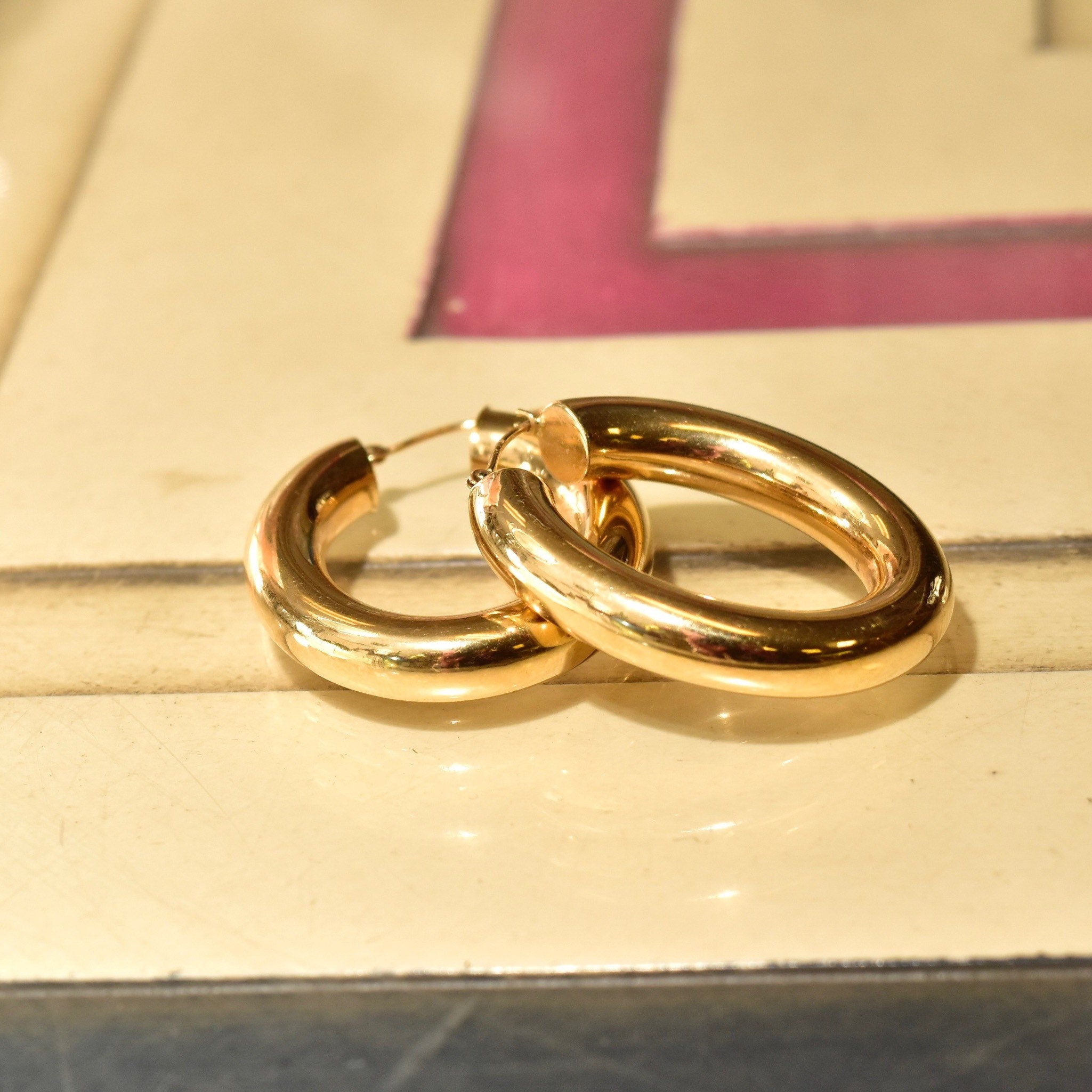 Vintage 14K Gold Oval Hoop Earrings, Polished Gold Tube Hoops, Lightweight, 585 Statement Earrings, 35mm