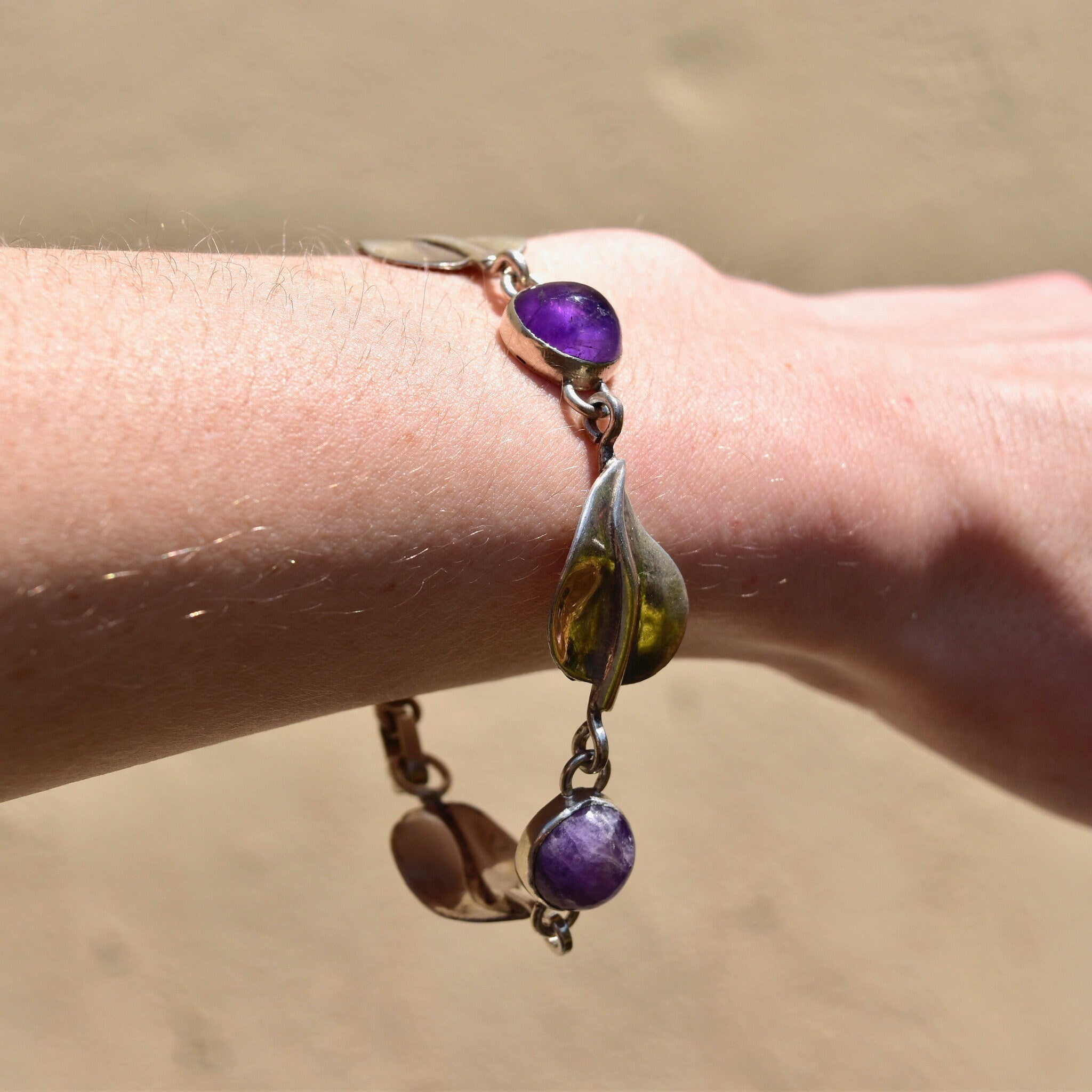Vintage Sterling Silver Leaf & Amethyst Link Bracelet, Natural Purple Amethyst Cabochons, Bohemian Modernist Jewelry, Crystal Lovers, 8" L
