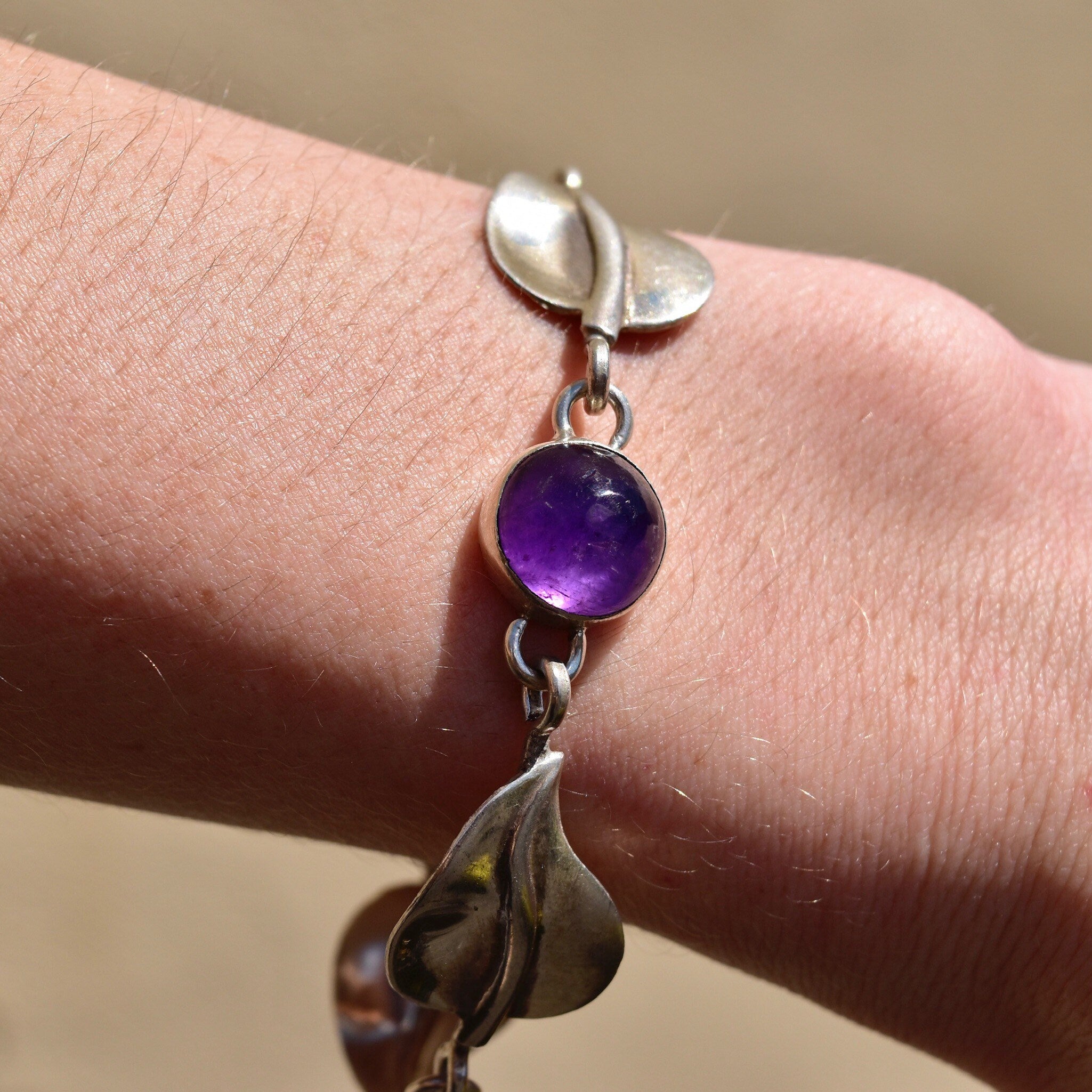 Vintage Sterling Silver Leaf & Amethyst Link Bracelet, Natural Purple Amethyst Cabochons, Bohemian Modernist Jewelry, Crystal Lovers, 8" L