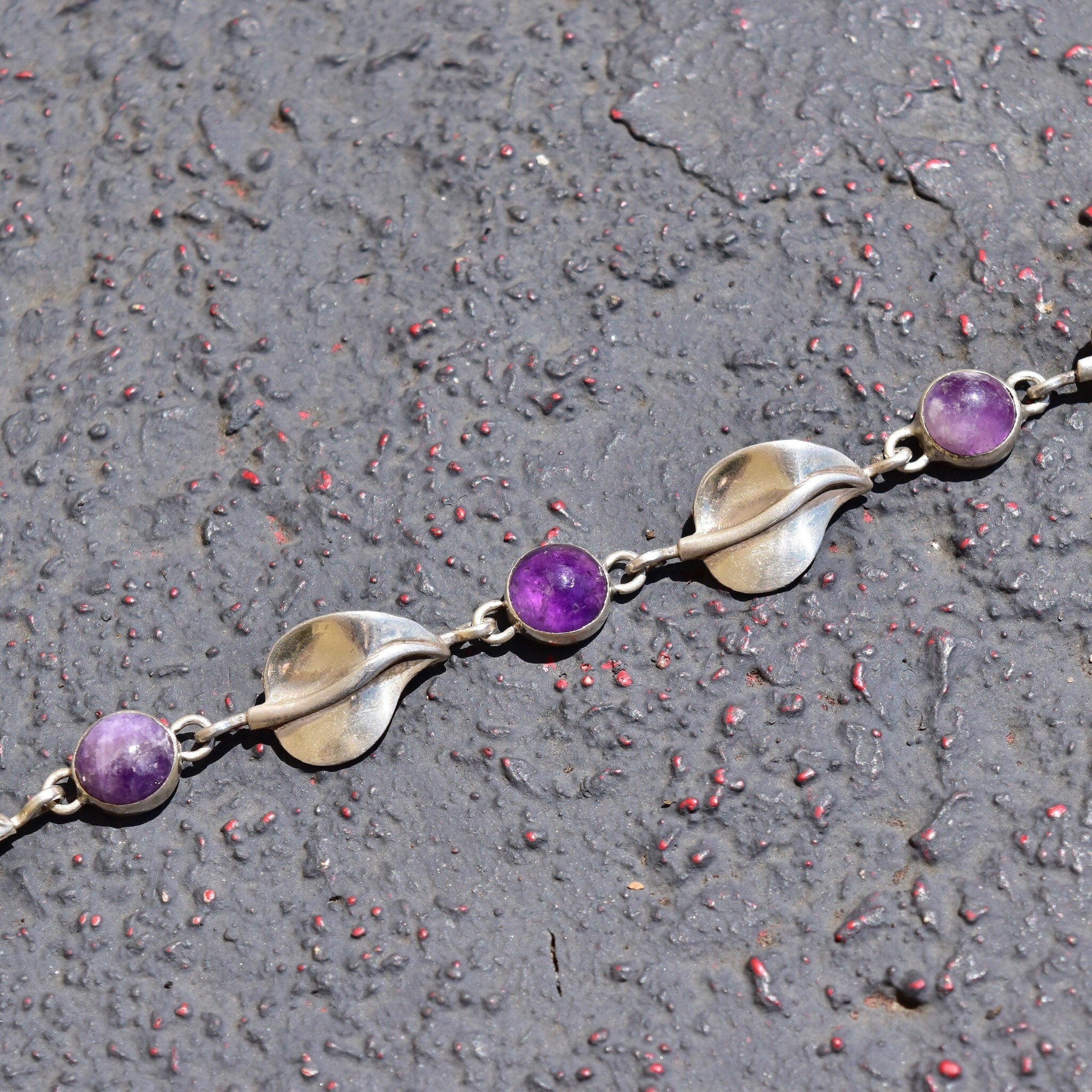 Vintage Sterling Silver Leaf & Amethyst Link Bracelet, Natural Purple Amethyst Cabochons, Bohemian Modernist Jewelry, Crystal Lovers, 8" L