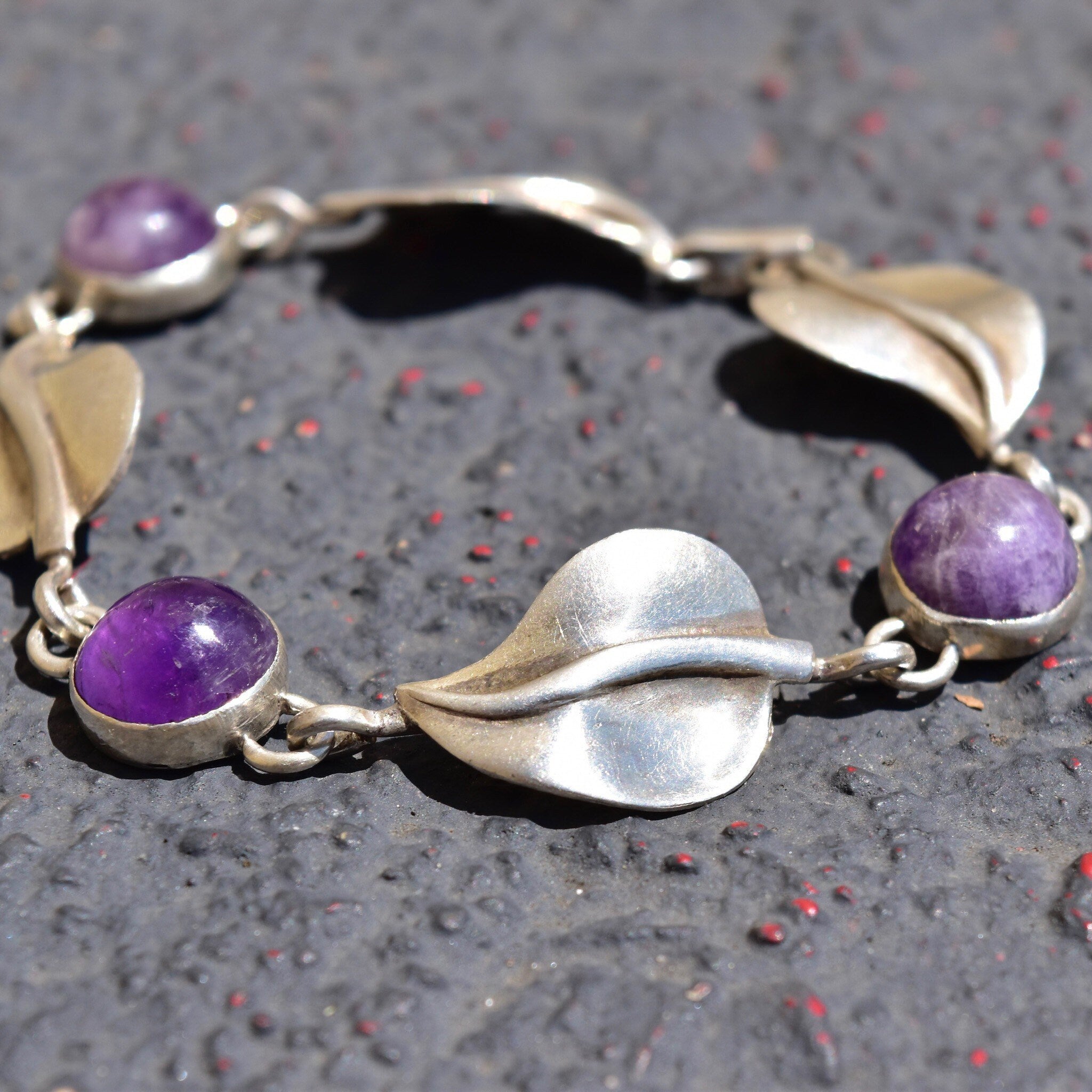 Vintage Sterling Silver Leaf & Amethyst Link Bracelet, Natural Purple Amethyst Cabochons, Bohemian Modernist Jewelry, Crystal Lovers, 8" L